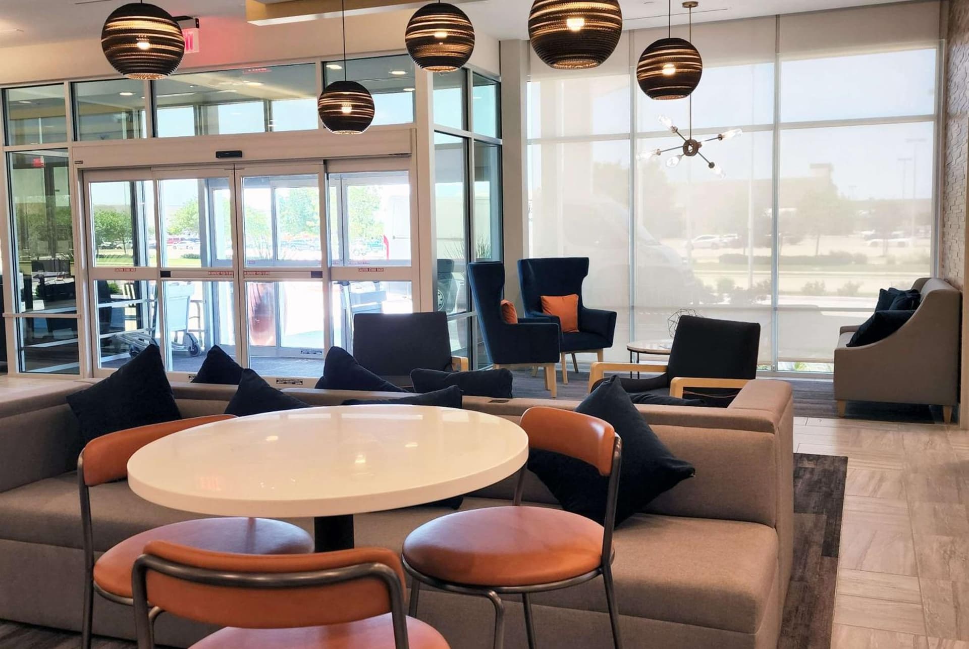 La Quinta Inn & Suites by Wyndham Pflugerville gallery photo in Pflugerville, TX — image 4
