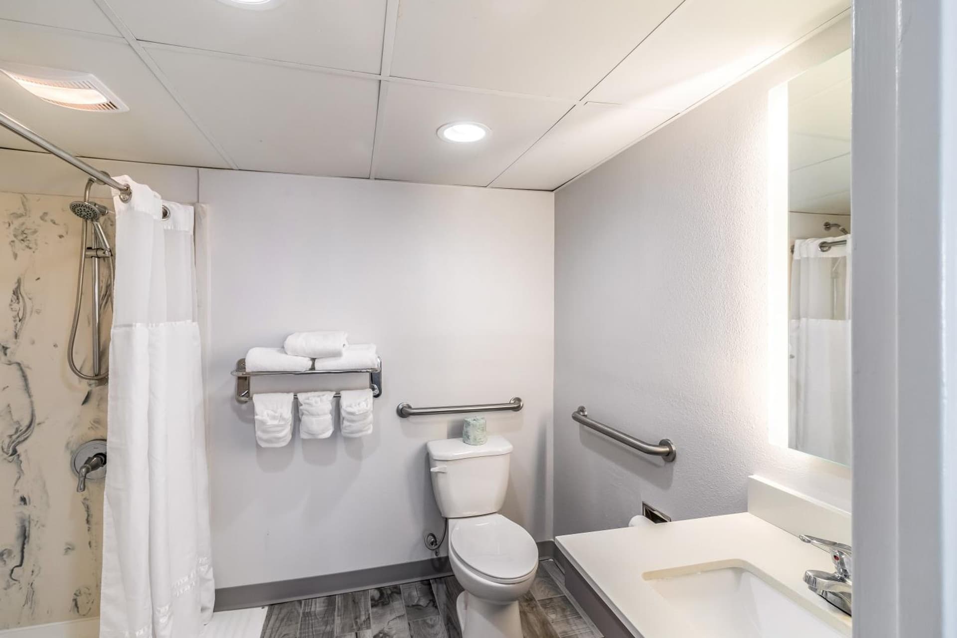 Crystal Coast Oceanfront Hotel interior in Pine Knoll Shores, NC — gallery photo 2