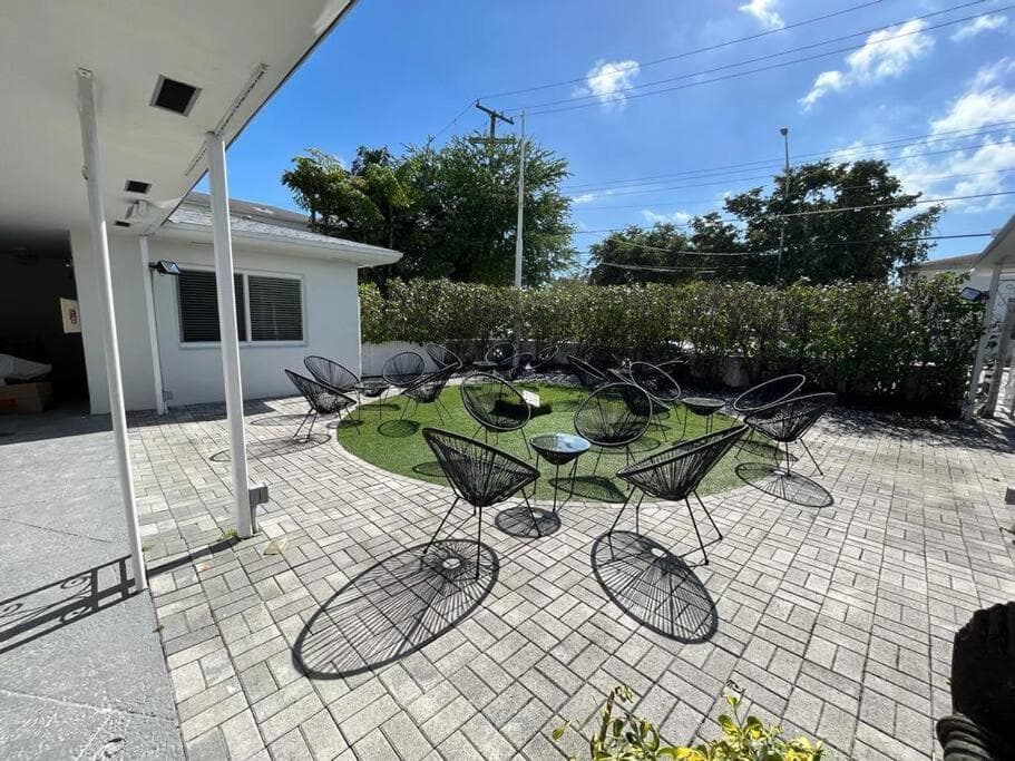 Amazing Studio Residence 15 min from the beach featured exterior or lobby in Miami, FL — similar hotel