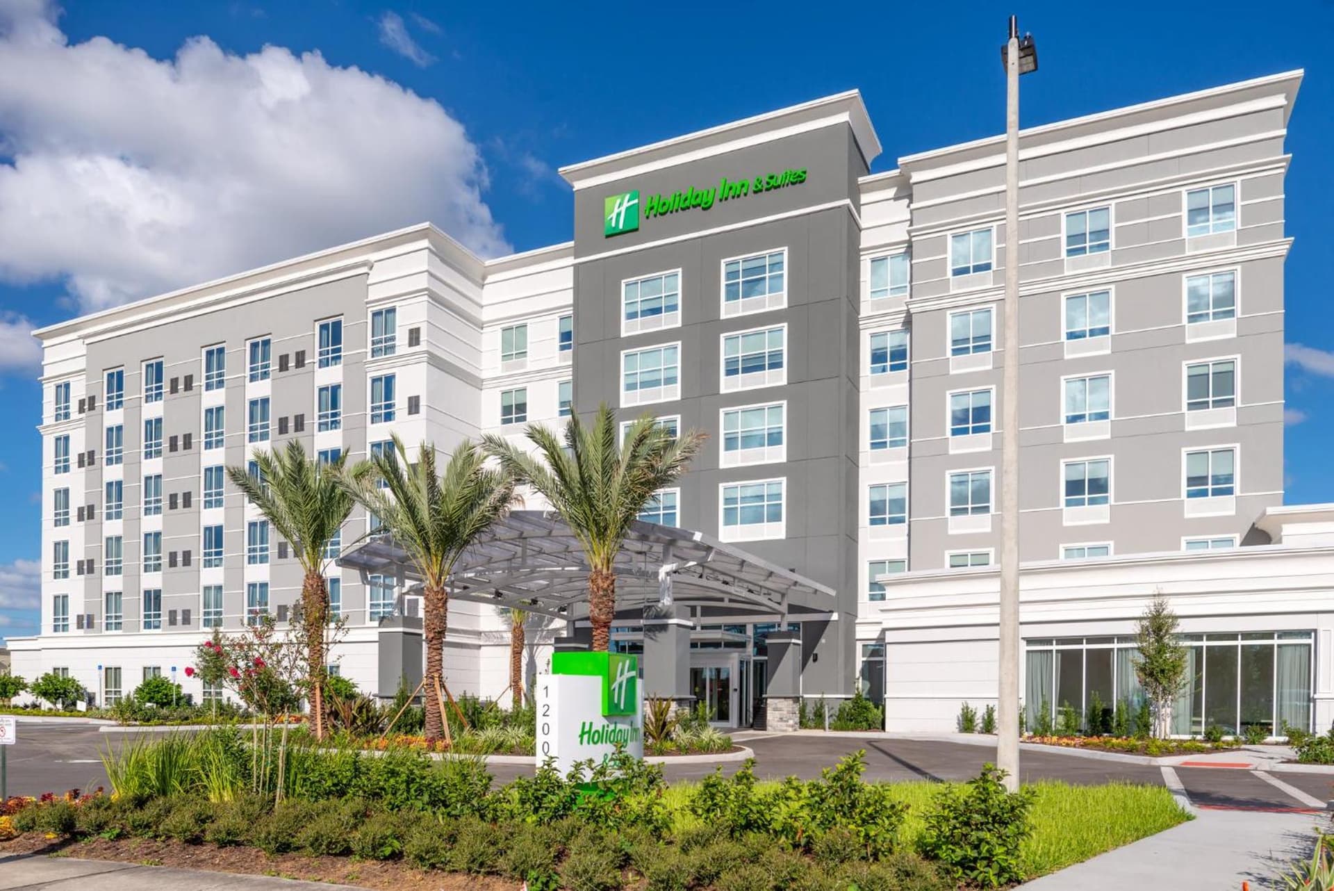 Holiday Inn & Suites Orlando - I-Drive - Theme Parks by IHG exterior or lobby in Orlando, FL — main listing photo