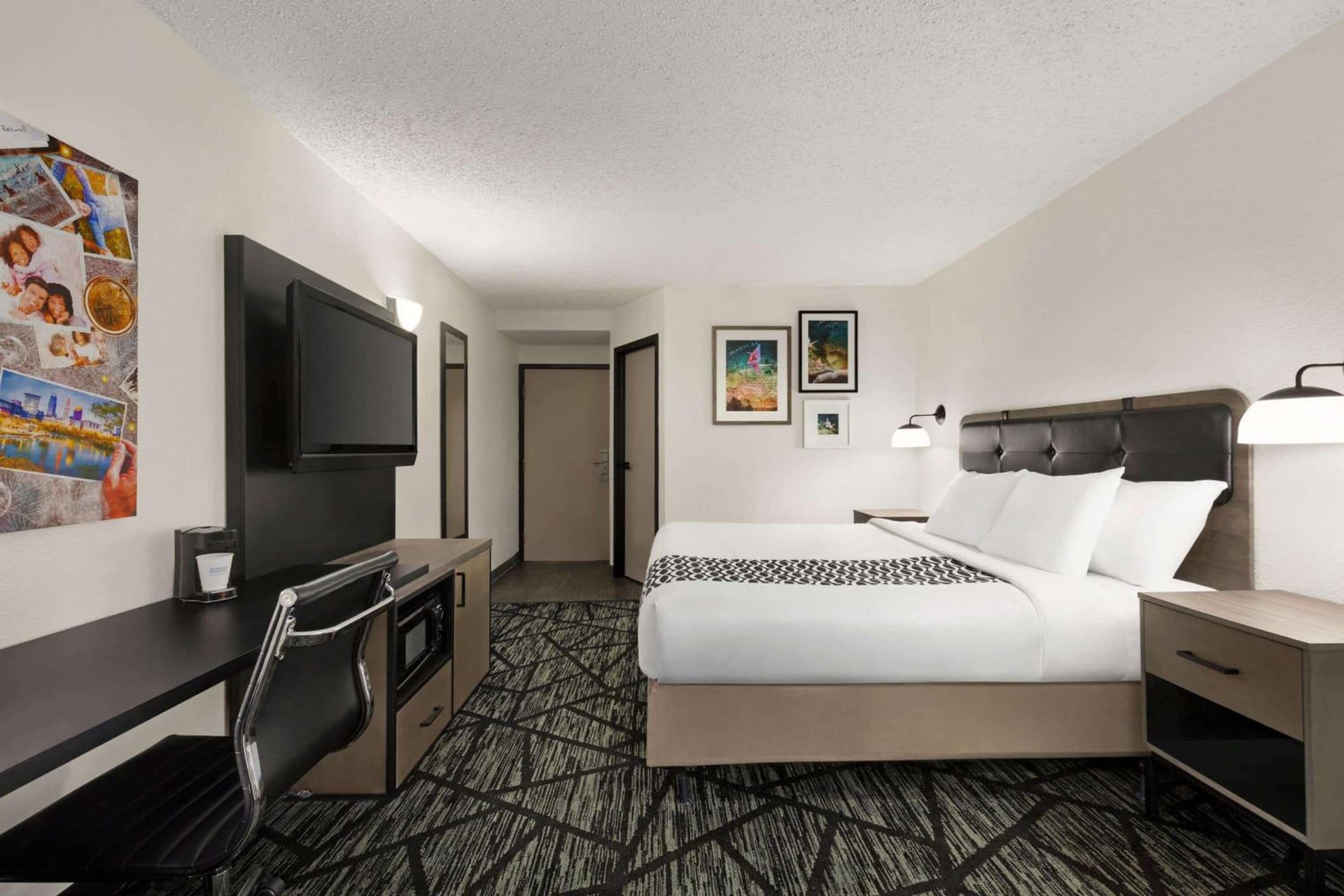 La Quinta Inn & Suites by Wyndham Cleveland Airport West gallery photo in North Olmsted, OH — image 49