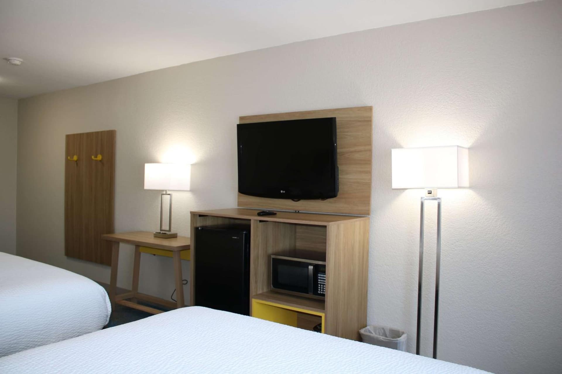 Days Inn by Wyndham Waco University Area gallery photo in Waco, TX — image 89