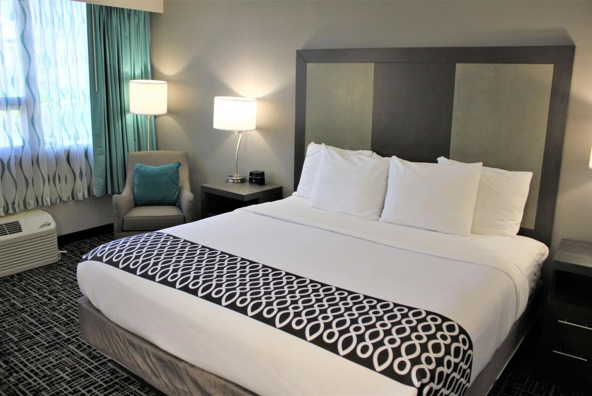 La Quinta Inn & Suites by Wyndham Indianapolis Downtown gallery photo in Indianapolis, IN — image 9