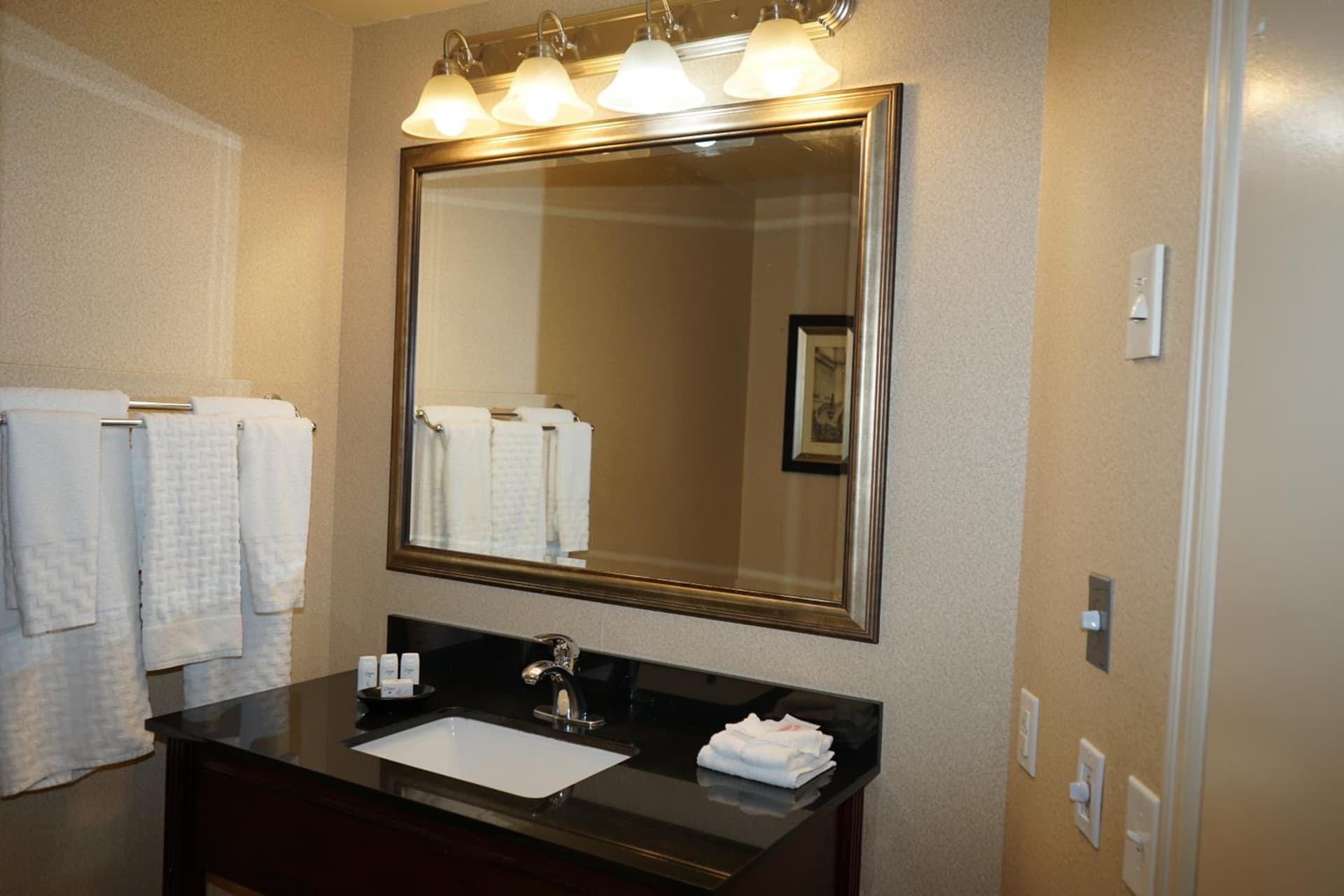 Wingate by Wyndham Bellingham Heritage Inn gallery photo in Bellingham, WA — image 4