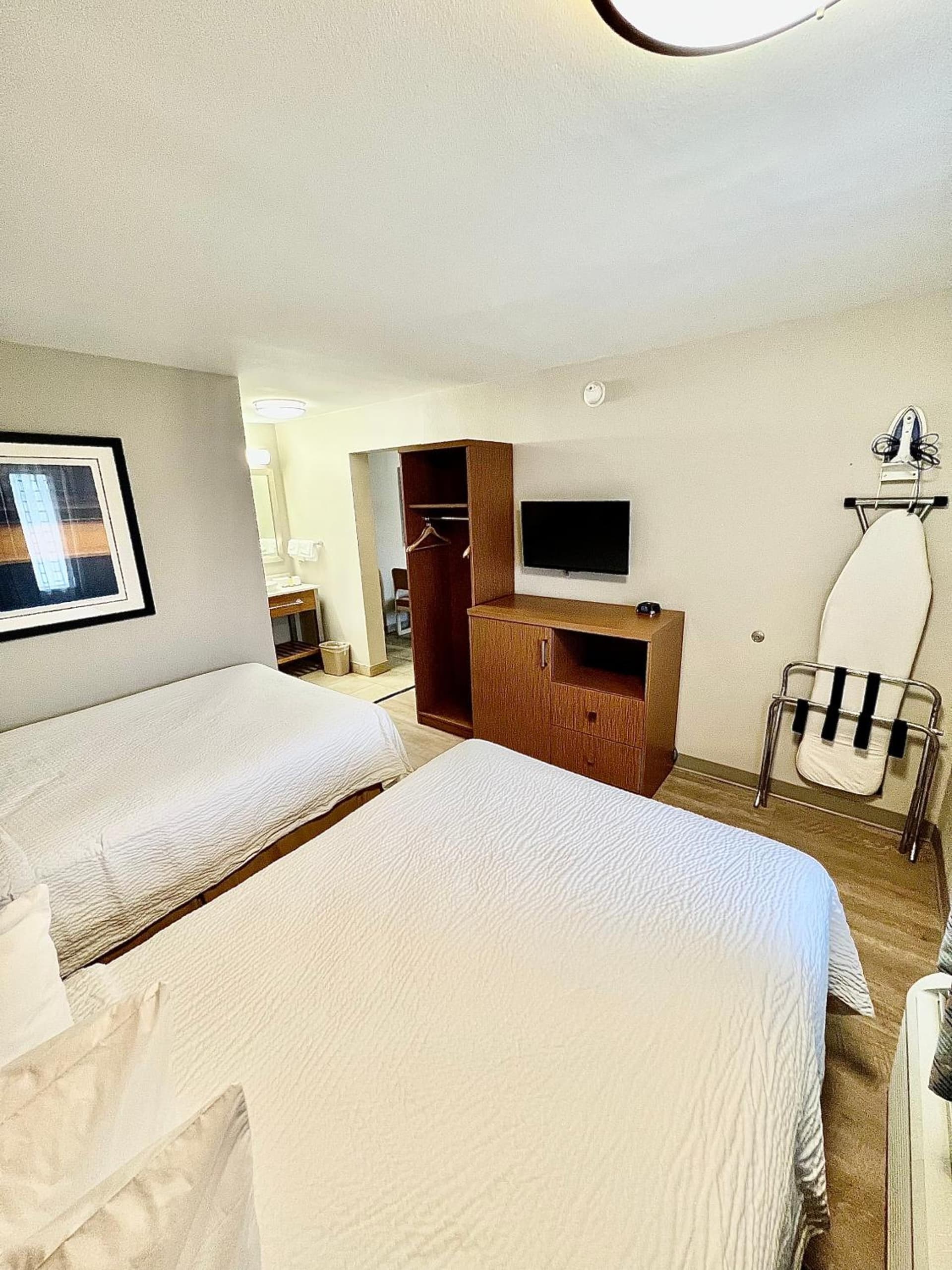 Days Inn & Suites by Wyndham Arlington Near Six Flags gallery photo in Arlington, TX — image 26