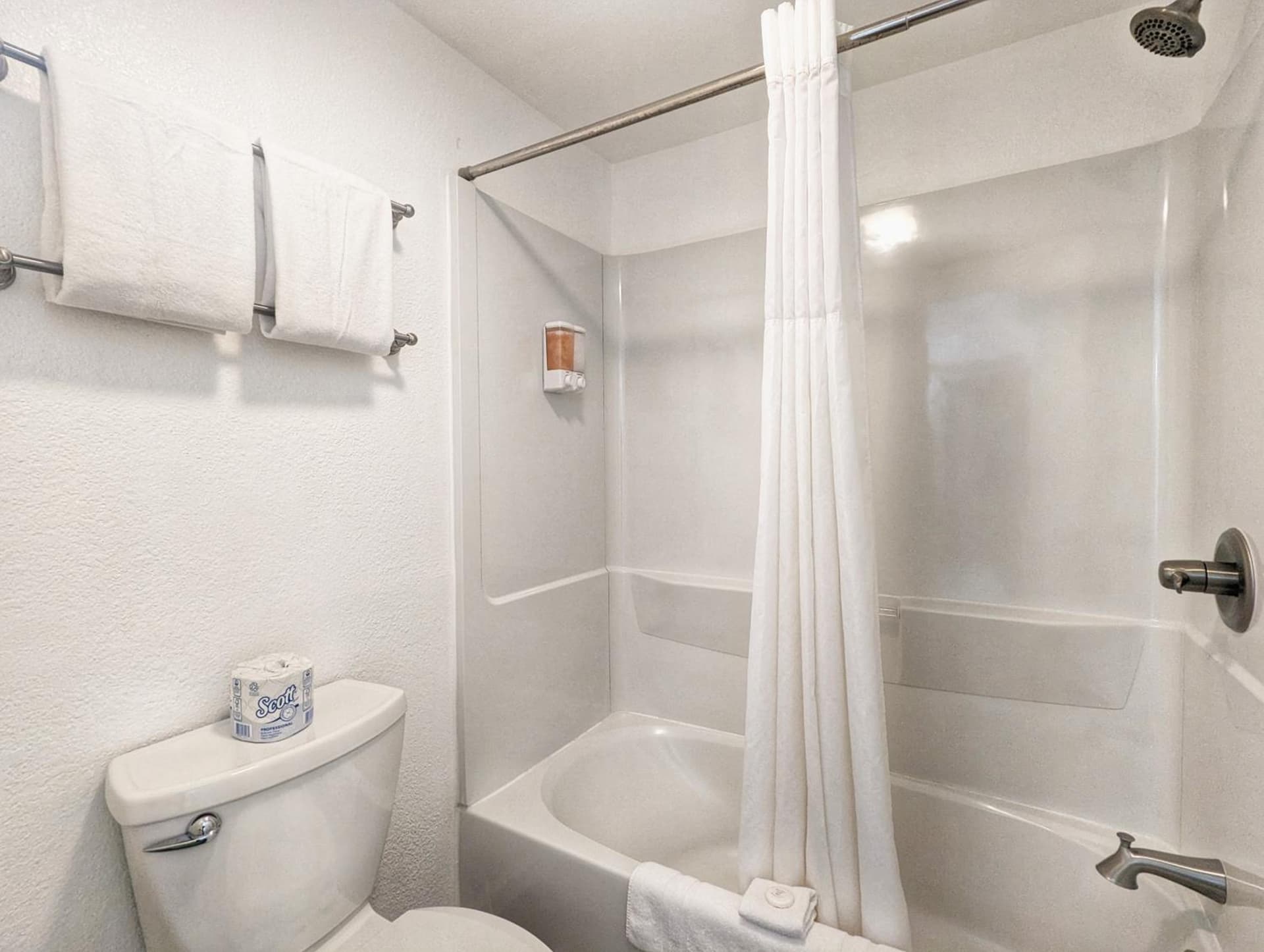 The Fountain Creek Inn of Manitou Springs interior in Manitou Springs, CO — gallery photo 2