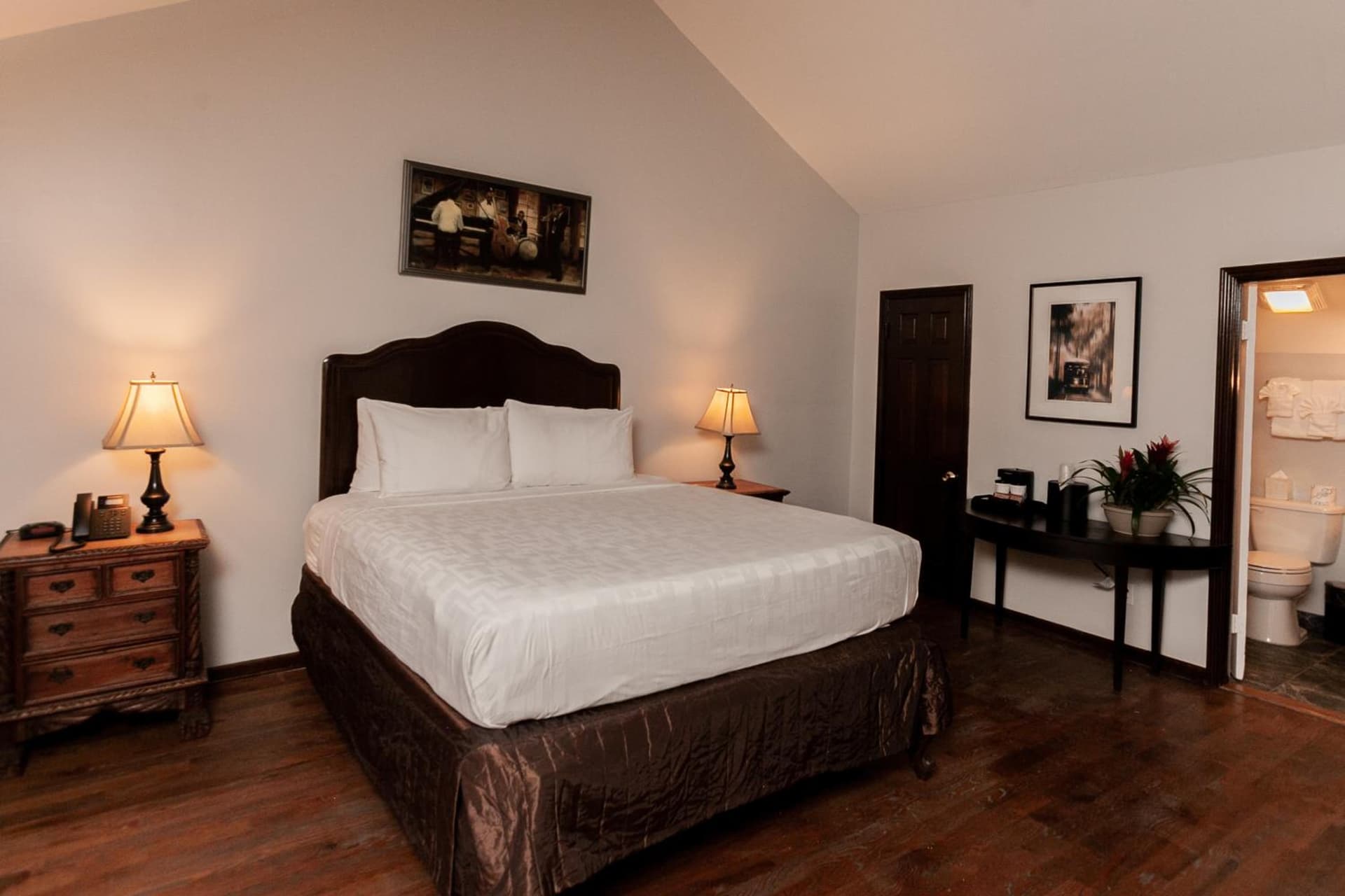 Chateau Hotel gallery photo in New Orleans, LA — image 20