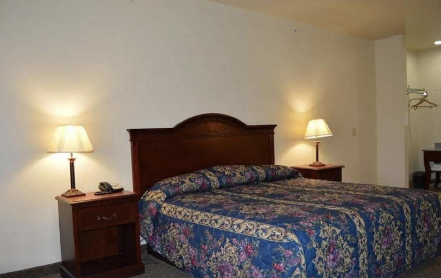 HiWay Inn Express interior in Coalgate, OK — gallery photo 2