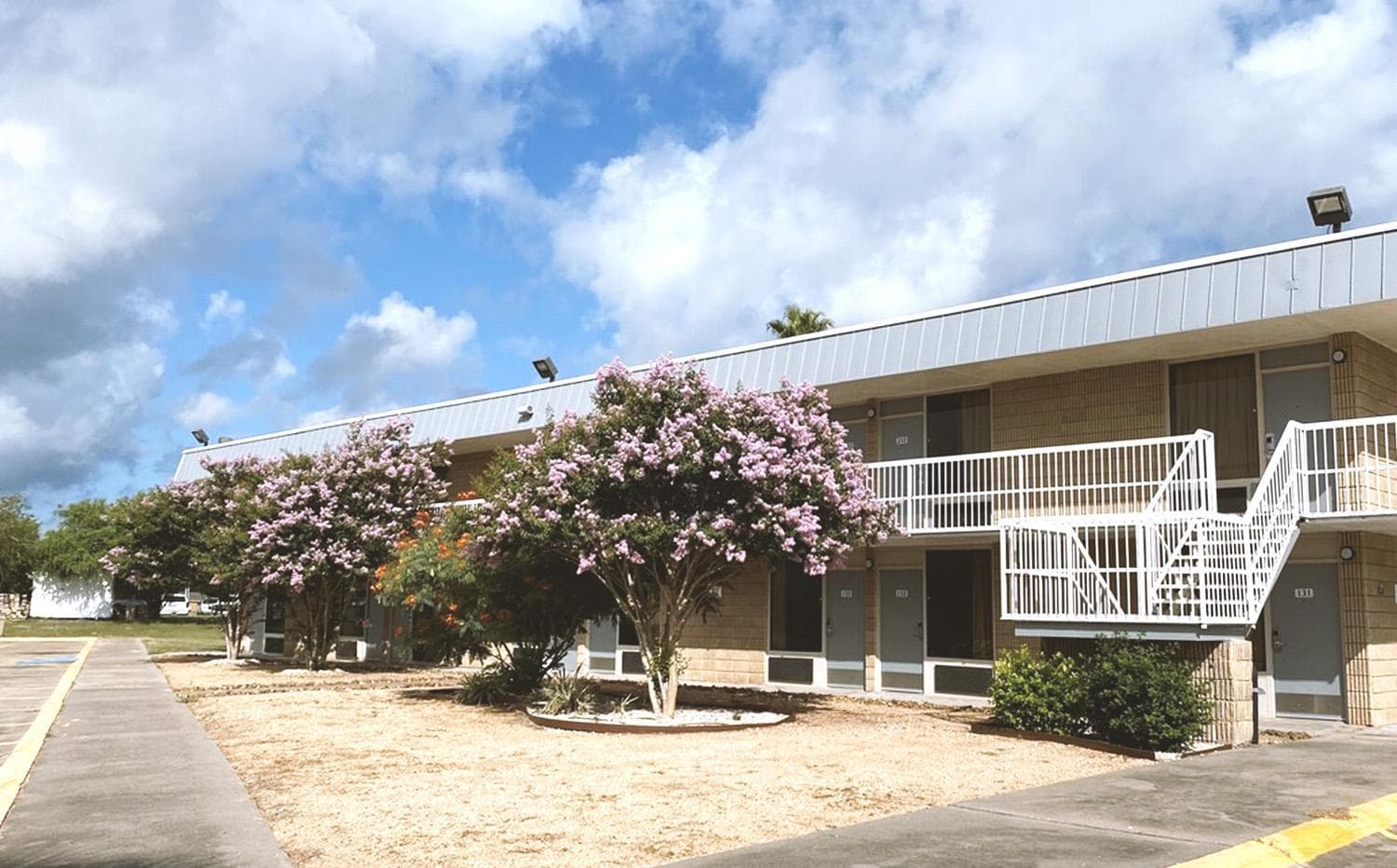 Americas Best Value Inn Beeville property views in Beeville, TX — gallery photo 3