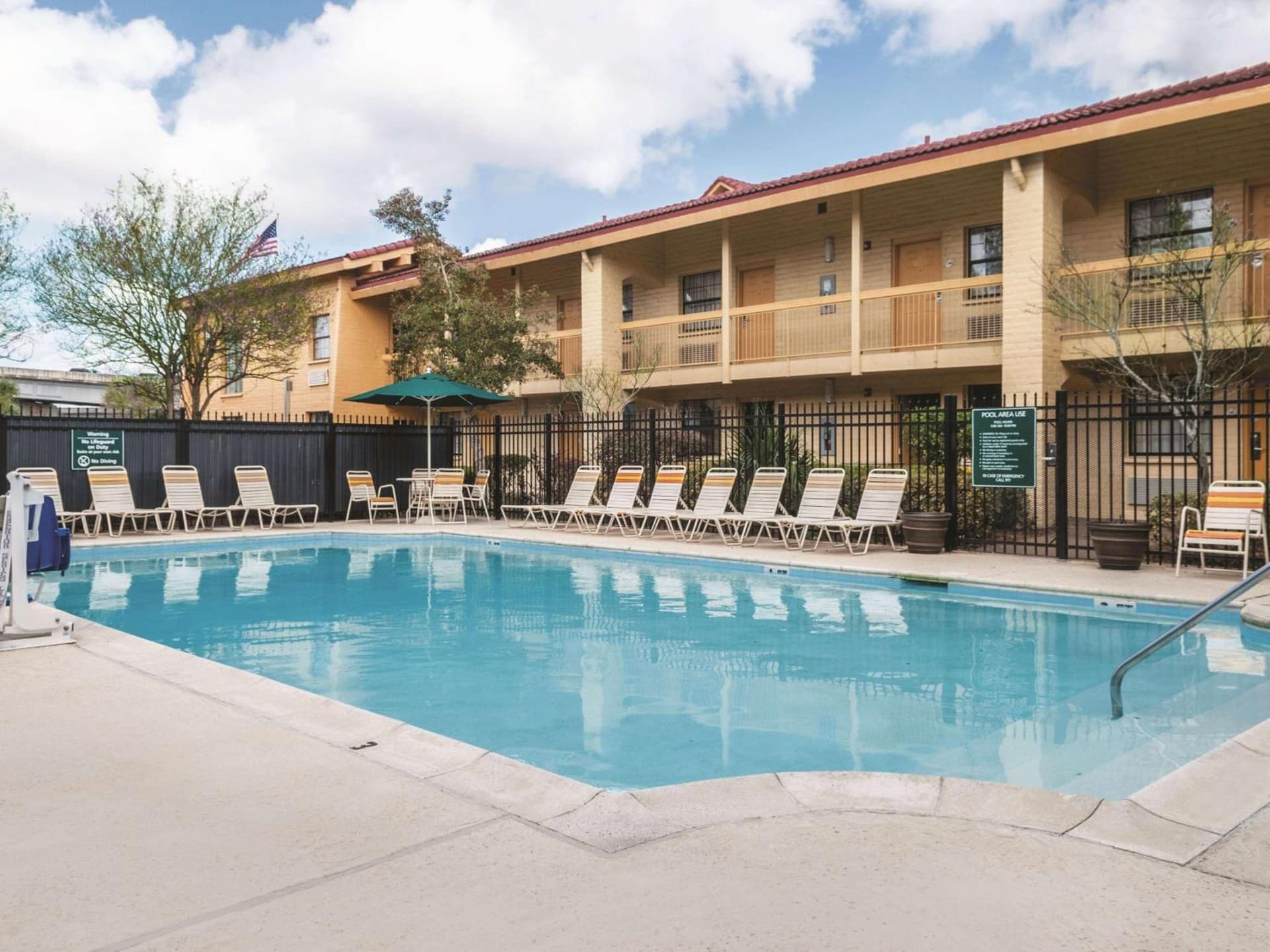 La Quinta Inn by Wyndham New Orleans West Bank / Gretna interior in Gretna, LA — gallery photo 2