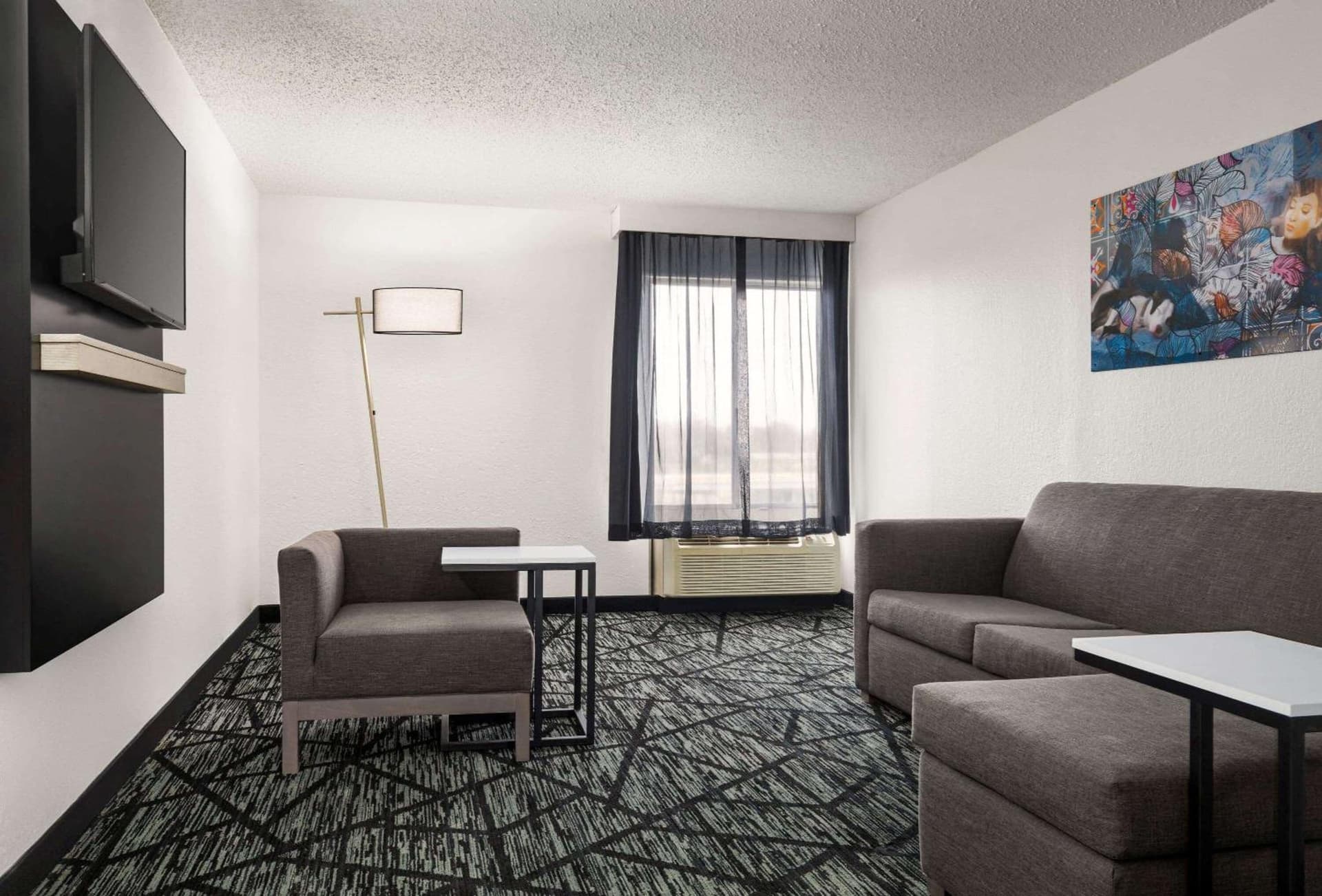 La Quinta Inn & Suites by Wyndham Cleveland Airport West gallery photo in North Olmsted, OH — image 33