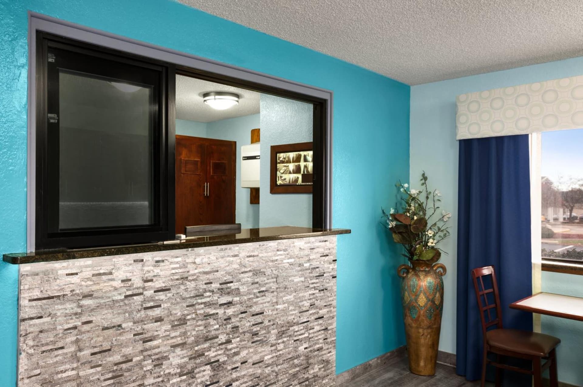 Travelodge by Wyndham Battle Creek property views in Battle Creek, MI — gallery photo 3