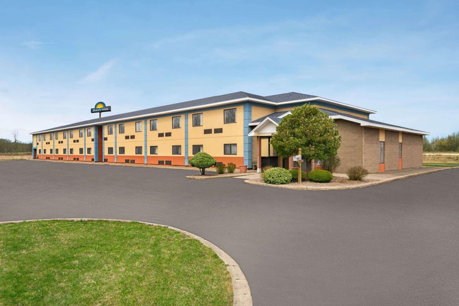 Days Inn by Wyndham Canastota Verona featured exterior or lobby in Canastota, NY — similar hotel