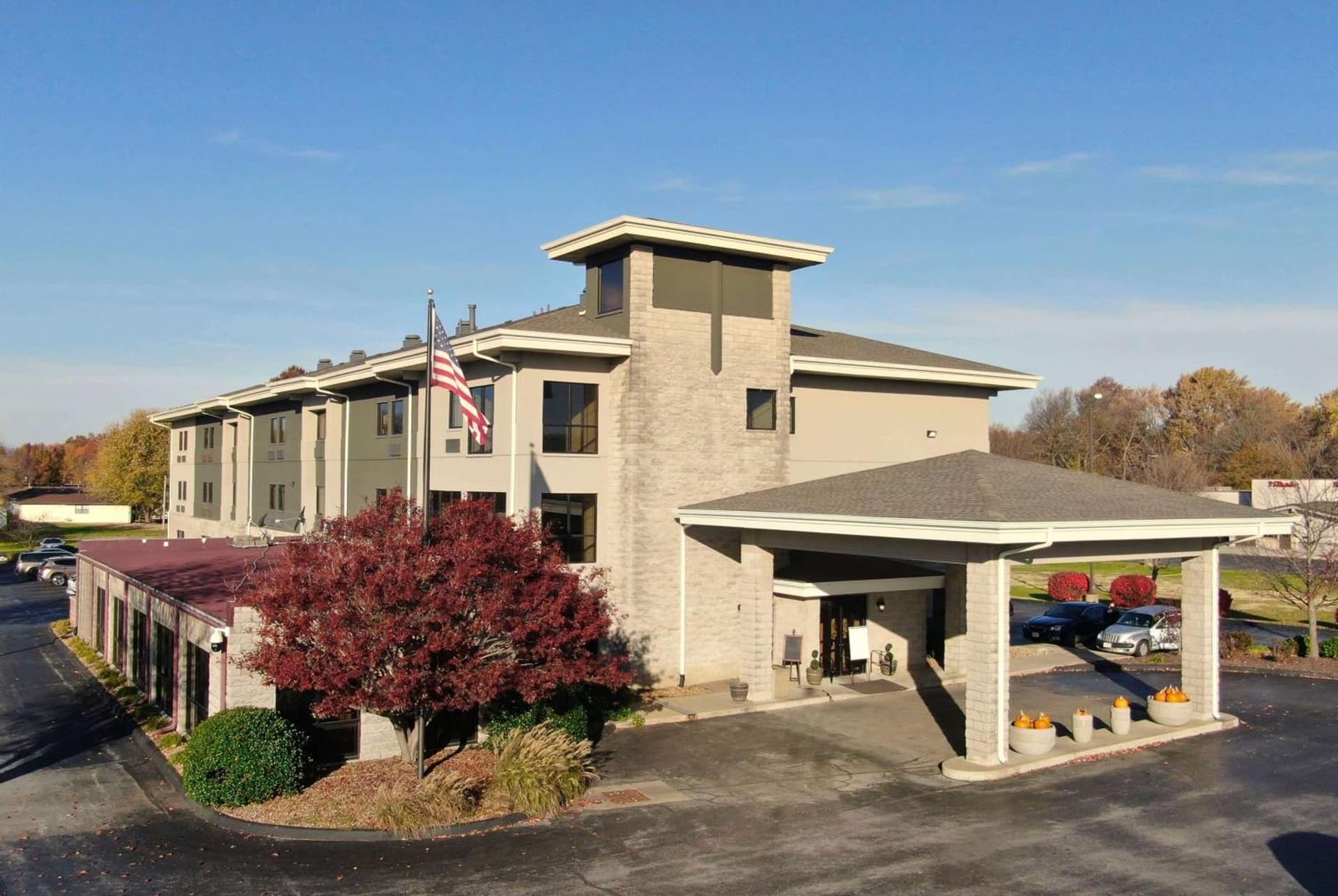 La Quinta by Wyndham Springfield South interior in Springfield, MO — gallery photo 2