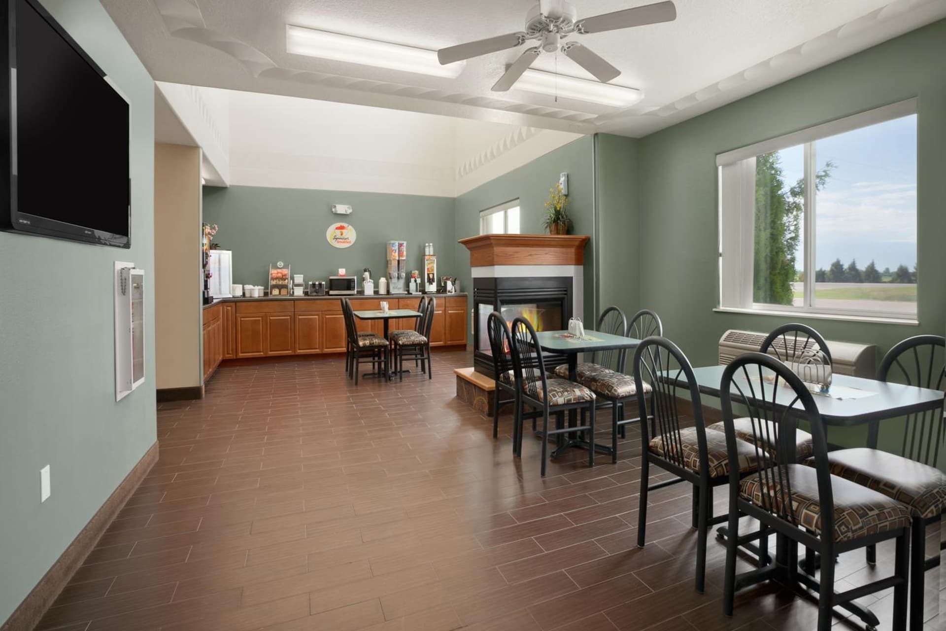 Four Seasons Inn property views in Bottineau, ND — gallery photo 3
