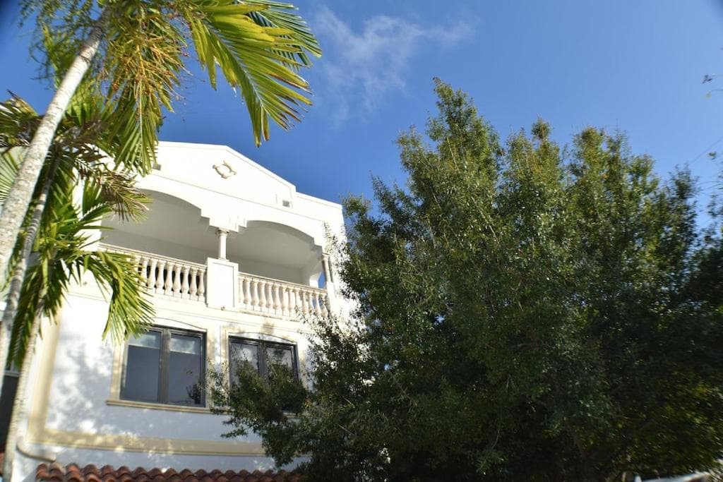 BEACH, HEATED POOL, LAS OLAS (VIP FORT LAUDERDALE) featured exterior or lobby in Fort Lauderdale, FL — similar hotel