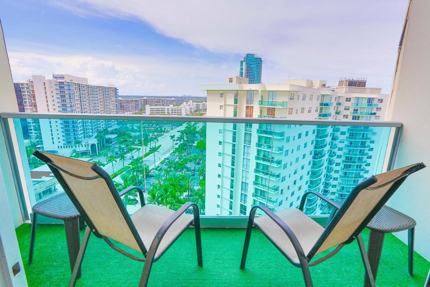 Beautiful penthouse condo with stunning views of both ocean and city interior in Hollywood, FL — gallery photo 2