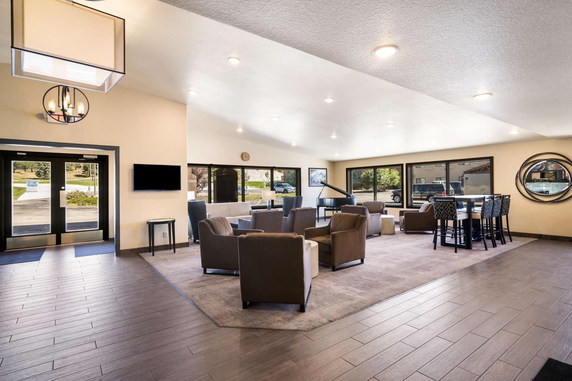 Best Western Golden Spike Inn & Suites interior in Hill City, SD — gallery photo 2