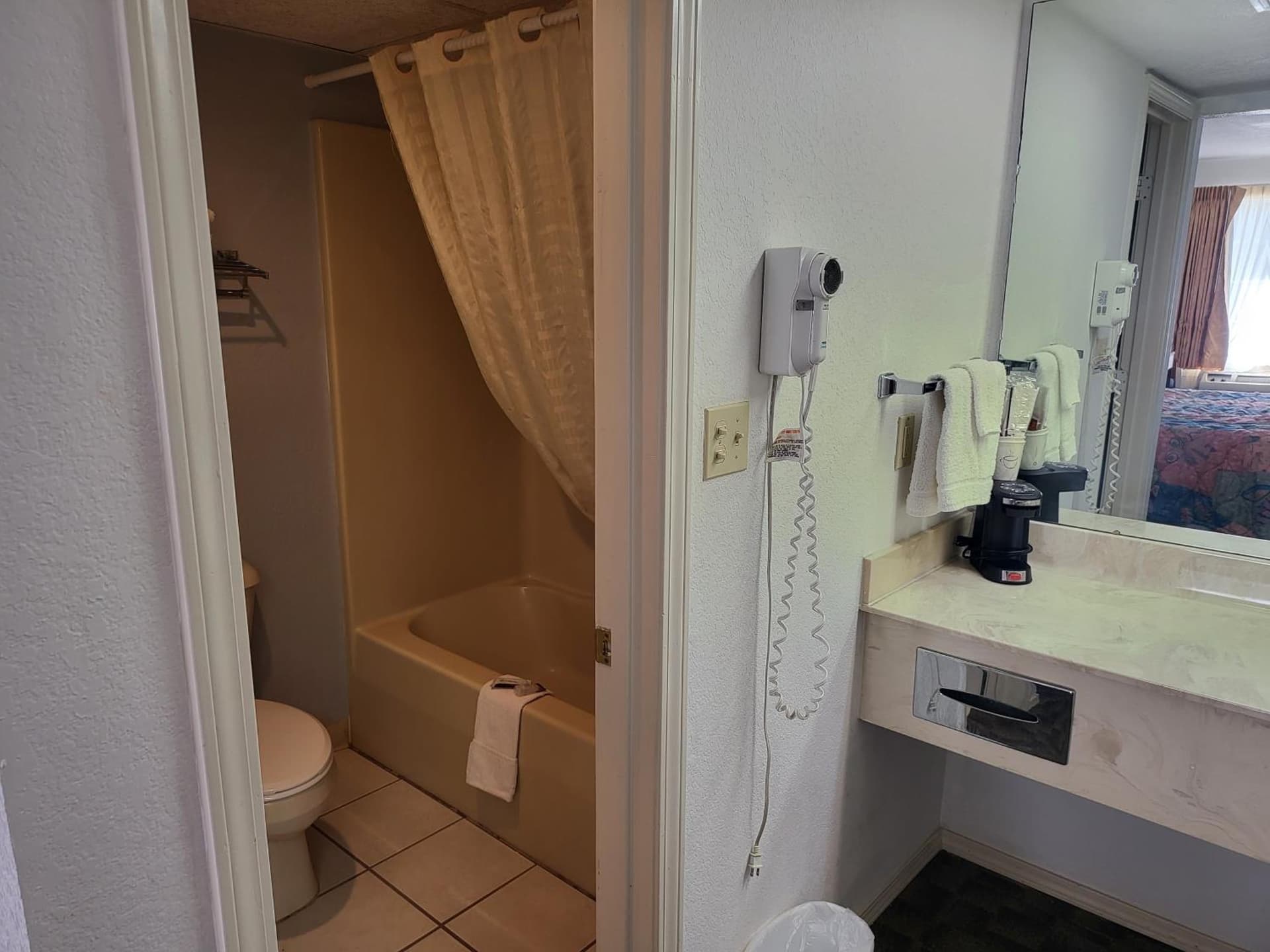 Blue Ribbon Inn and Suites interior in Sallisaw, OK — gallery photo 2
