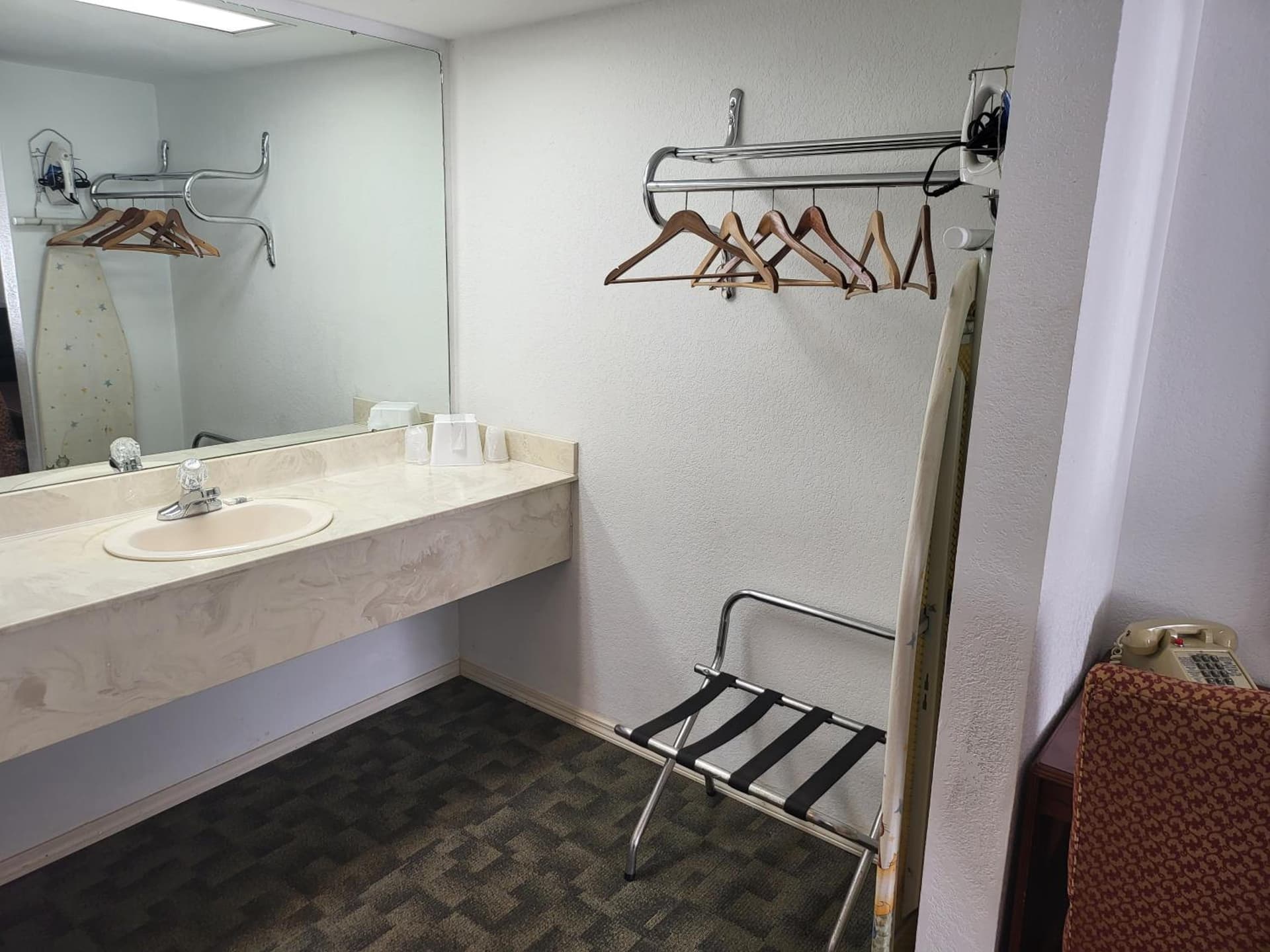 Blue Ribbon Inn and Suites property views in Sallisaw, OK — gallery photo 3