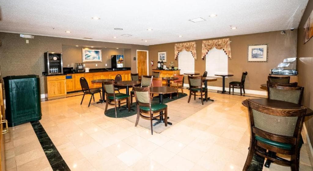 Econo Lodge interior in Raleigh, NC — gallery photo 2
