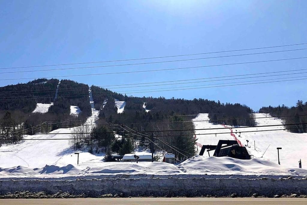 Attitash Mountain Village Studio - Slope View - Ski - Storyland property views in Bartlett — gallery photo 3