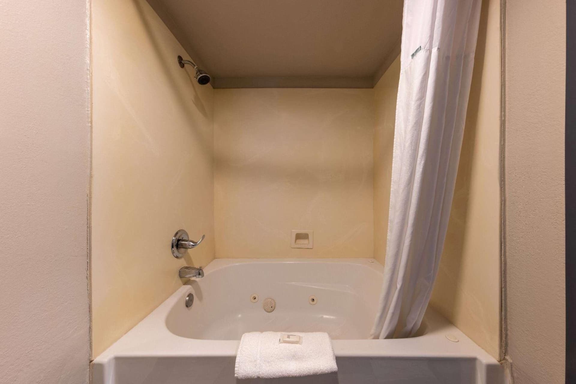 Days Inn by Wyndham Lathrop gallery photo in Lathrop, CA — image 11