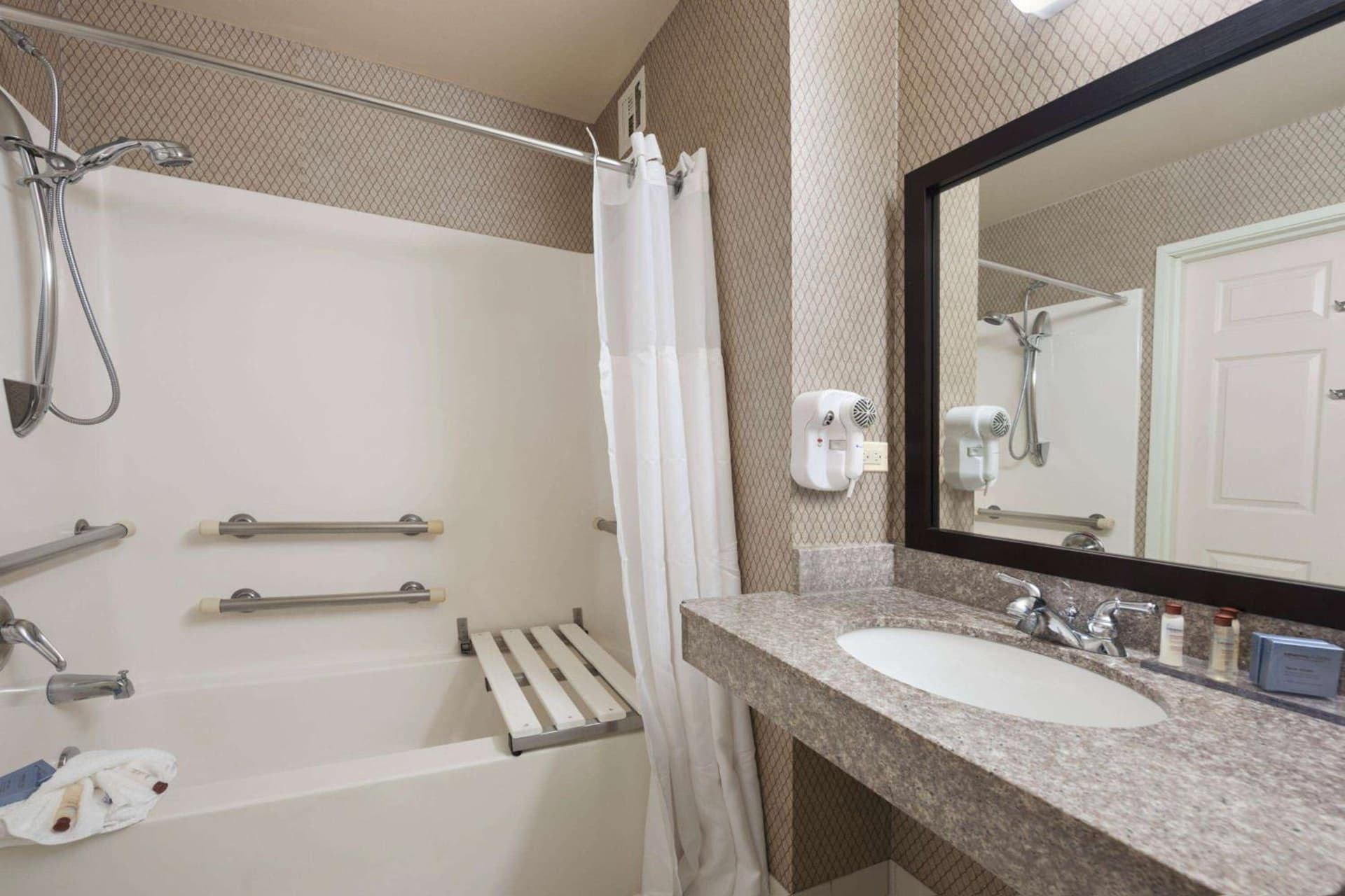 Wingate by Wyndham Chicago Schaumburg gallery photo in Schaumburg, IL — image 47