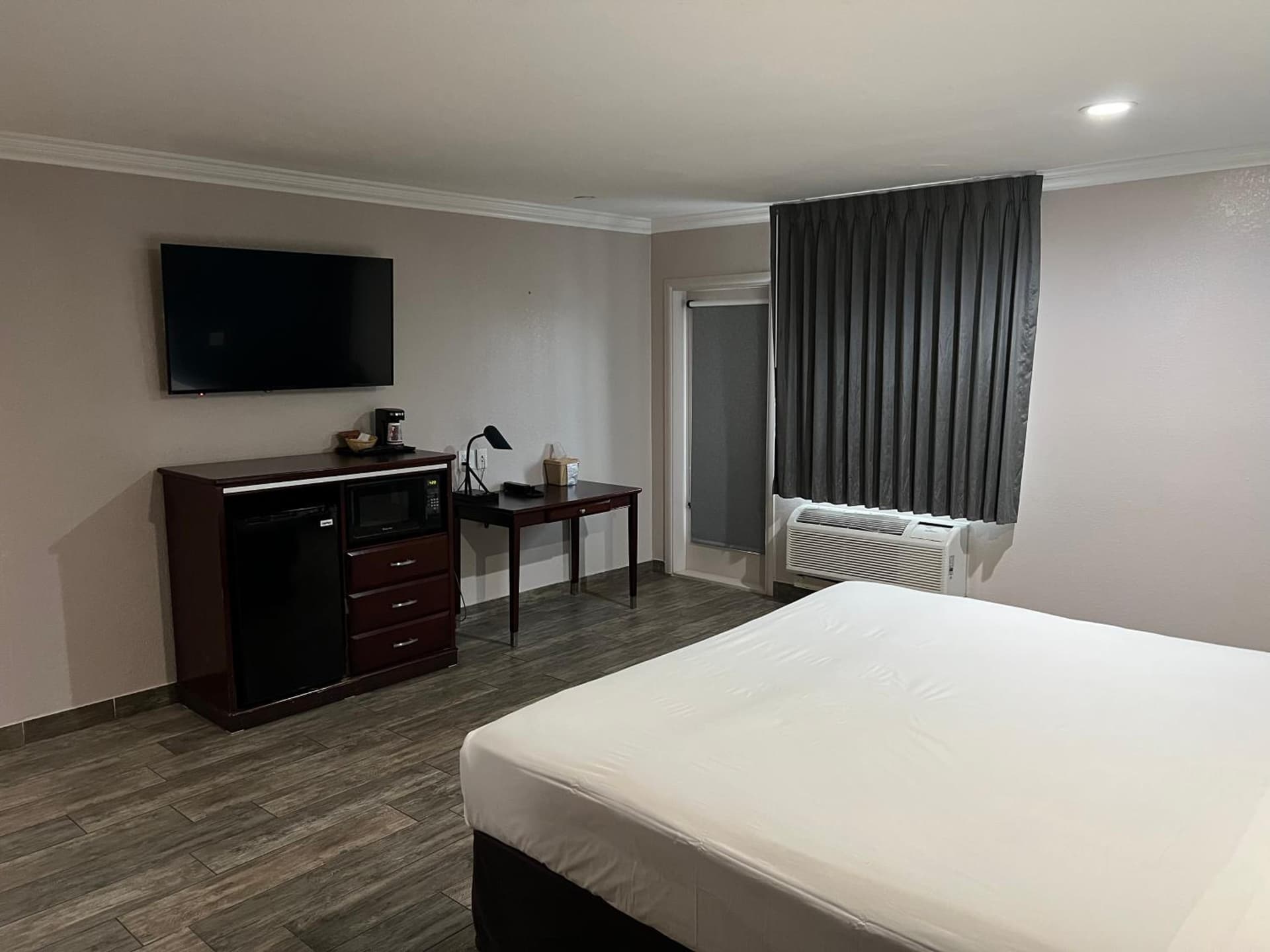 Super 8 by Wyndham Mesa Downtown Near Convention Center gallery photo in Mesa, AZ — image 45