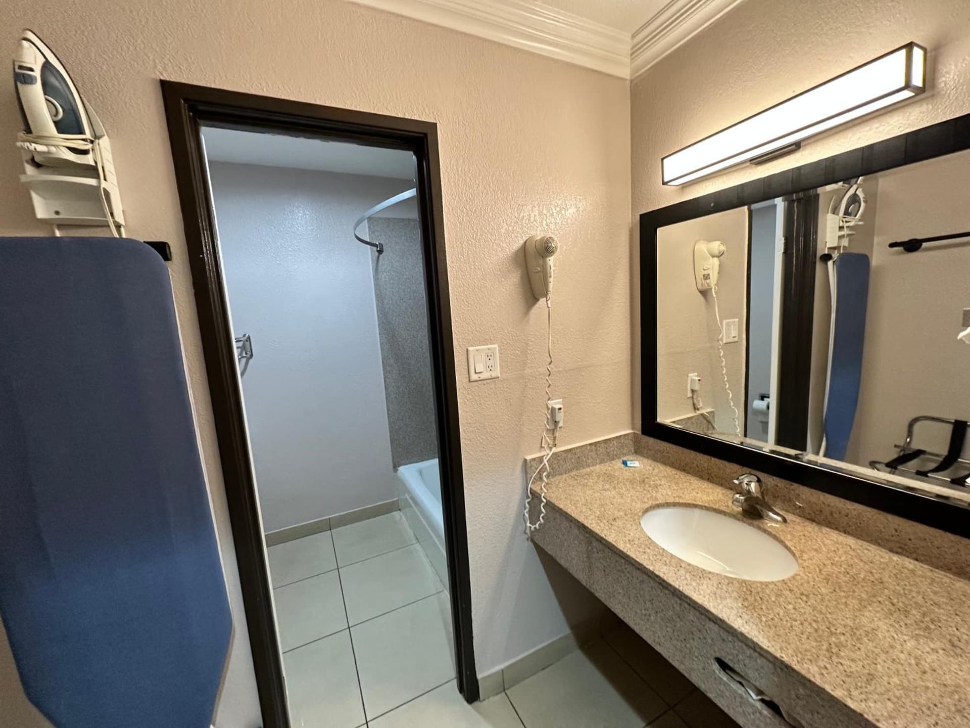 Super 8 by Wyndham Mesa Downtown Near Convention Center gallery photo in Mesa, AZ — image 36
