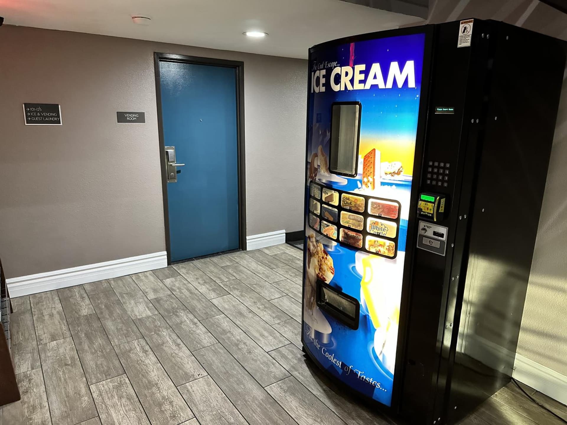 Super 8 by Wyndham Mesa Downtown Near Convention Center gallery photo in Mesa, AZ — image 38