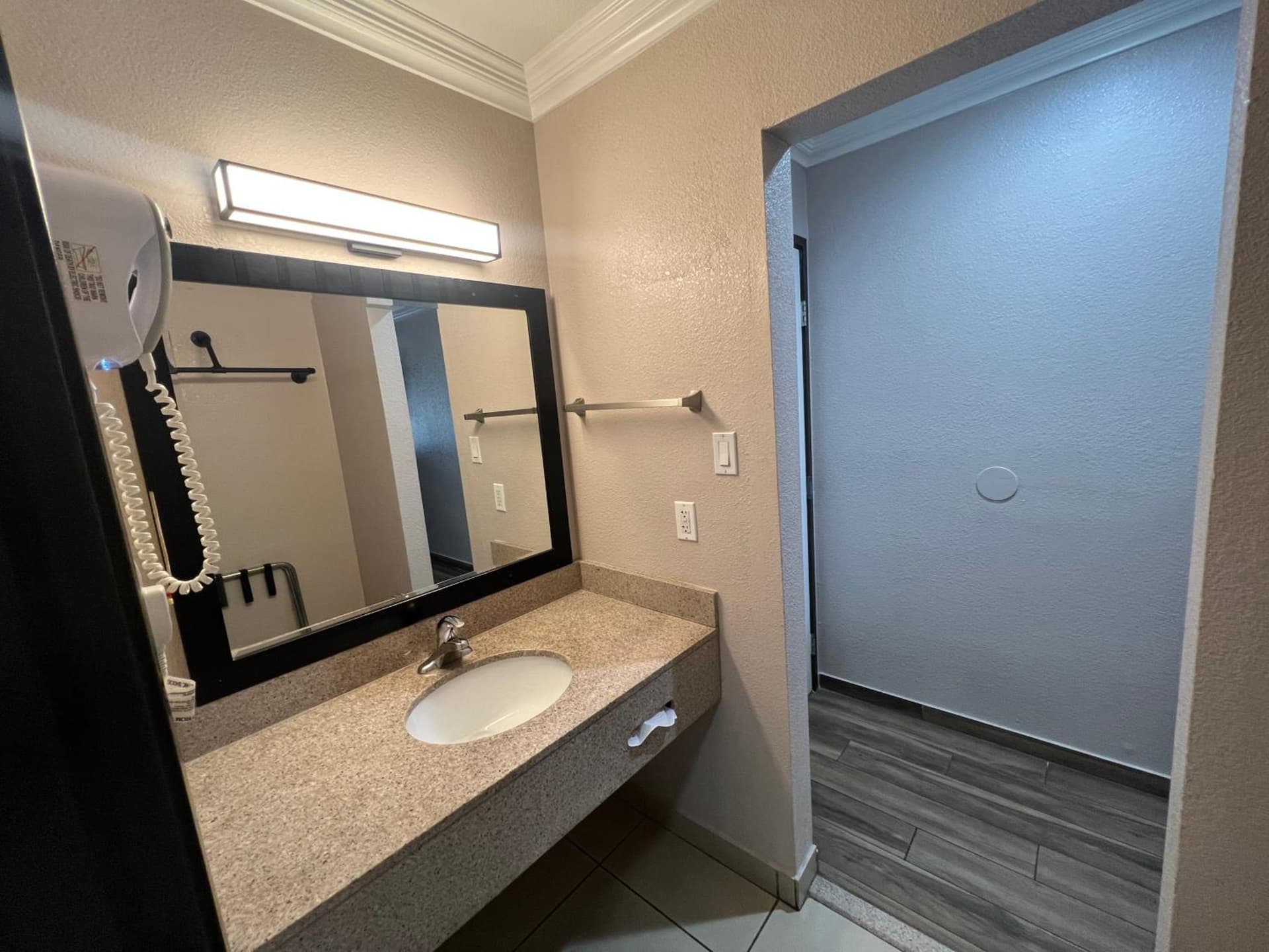 Super 8 by Wyndham Mesa Downtown Near Convention Center gallery photo in Mesa, AZ — image 10