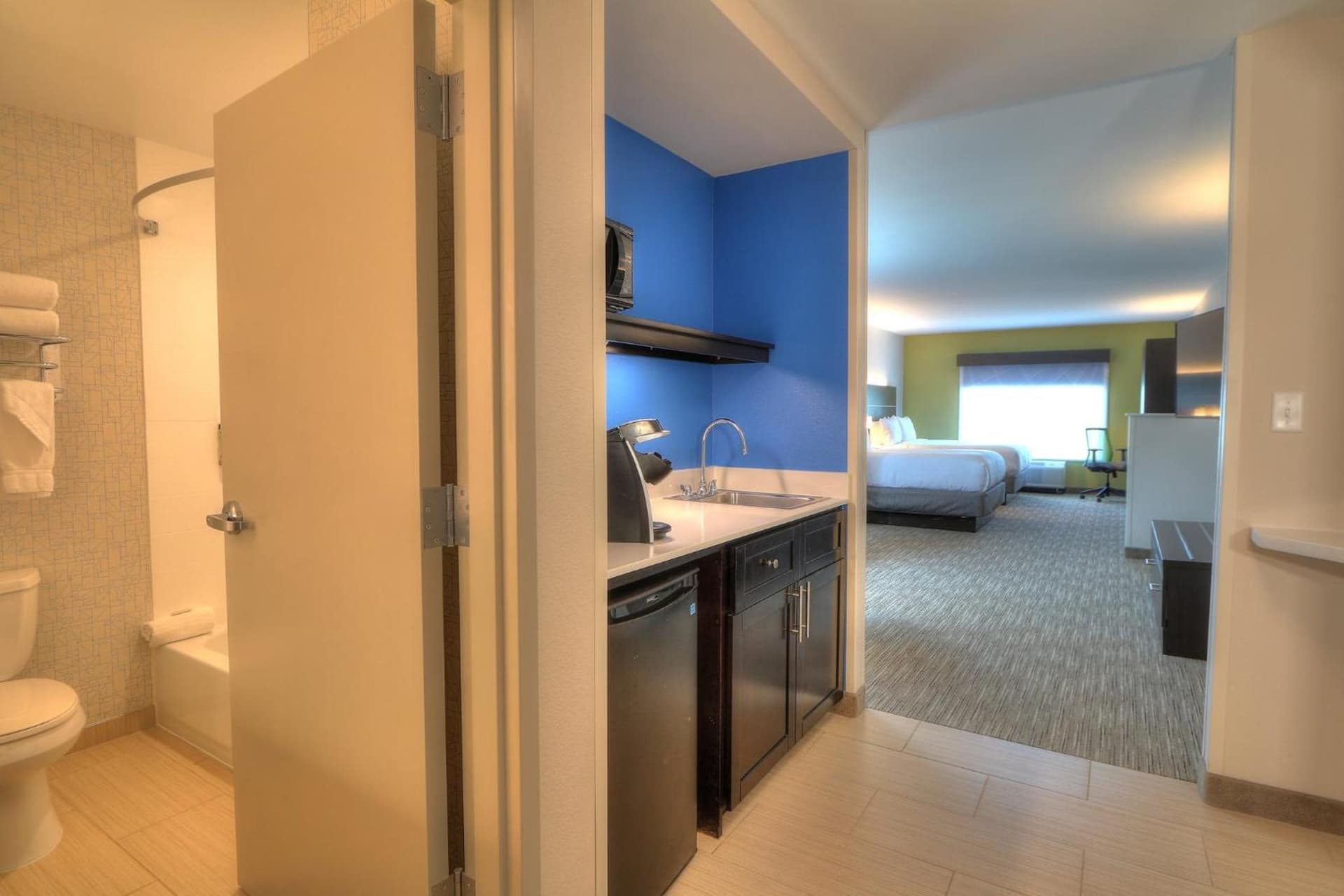 Holiday Inn Express Hotel & Suites Mobile Saraland by IHG gallery photo in Saraland, AL — image 11