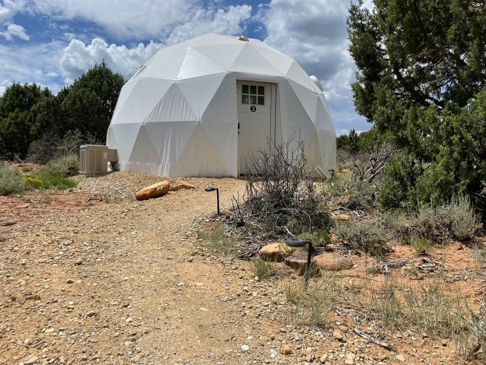 Blue Mountain Domes - The WOW Experience featured exterior or lobby in Monticello, UT — similar hotel
