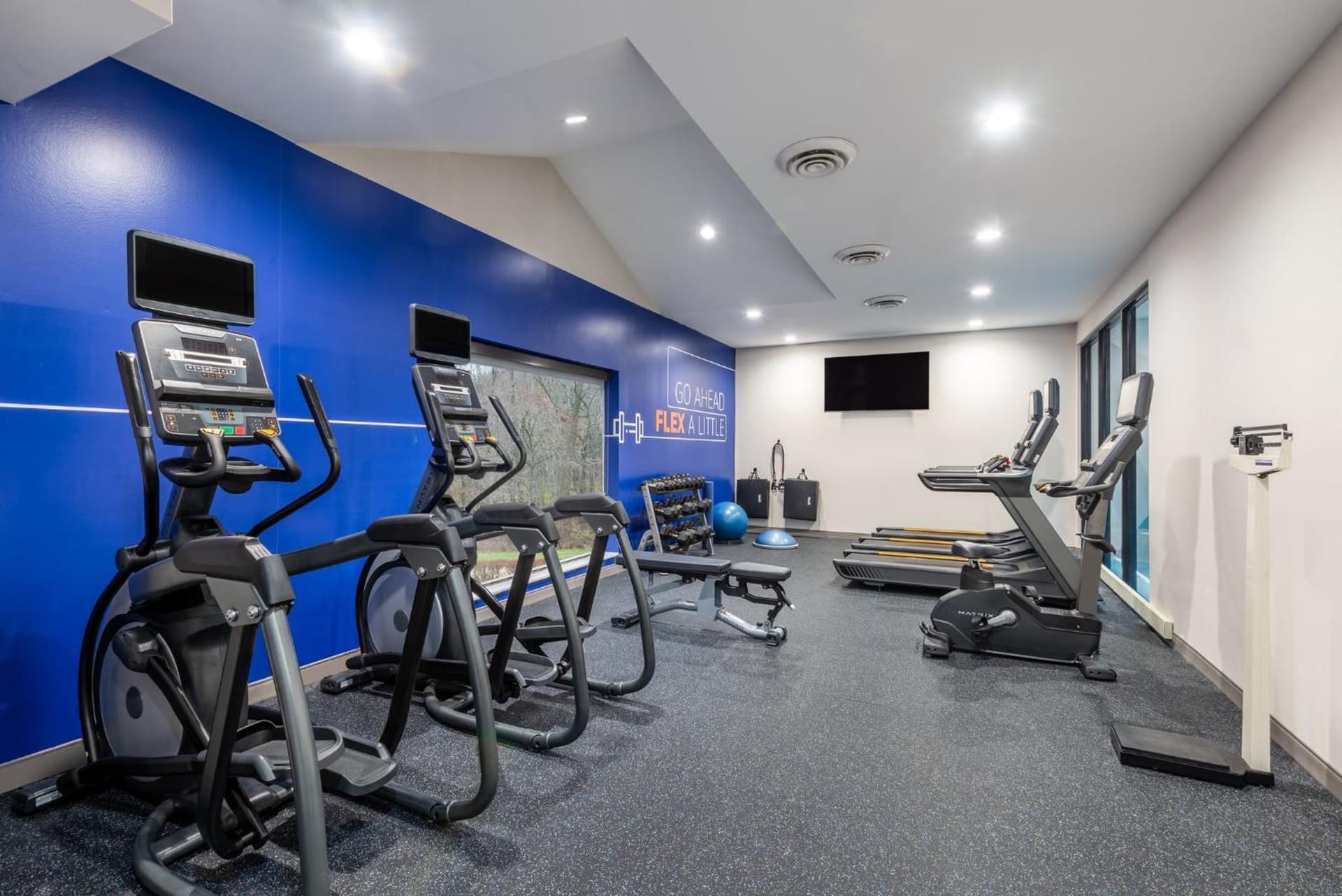 Holiday Inn Express & Suites Wadsworth by IHG interior in Wadsworth, OH — gallery photo 2