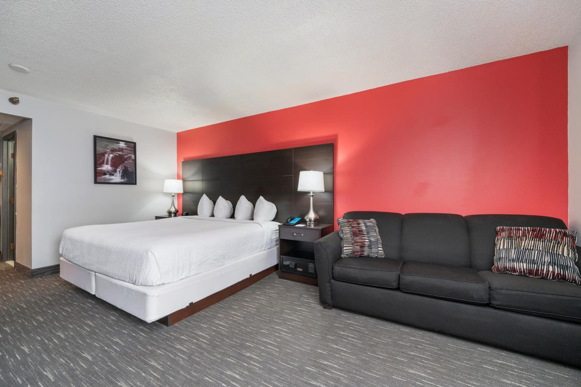 Ramada by Wyndham Sioux Falls Airport - Waterpark Resort & Event Center property views in Sioux Falls, SD — gallery photo 3