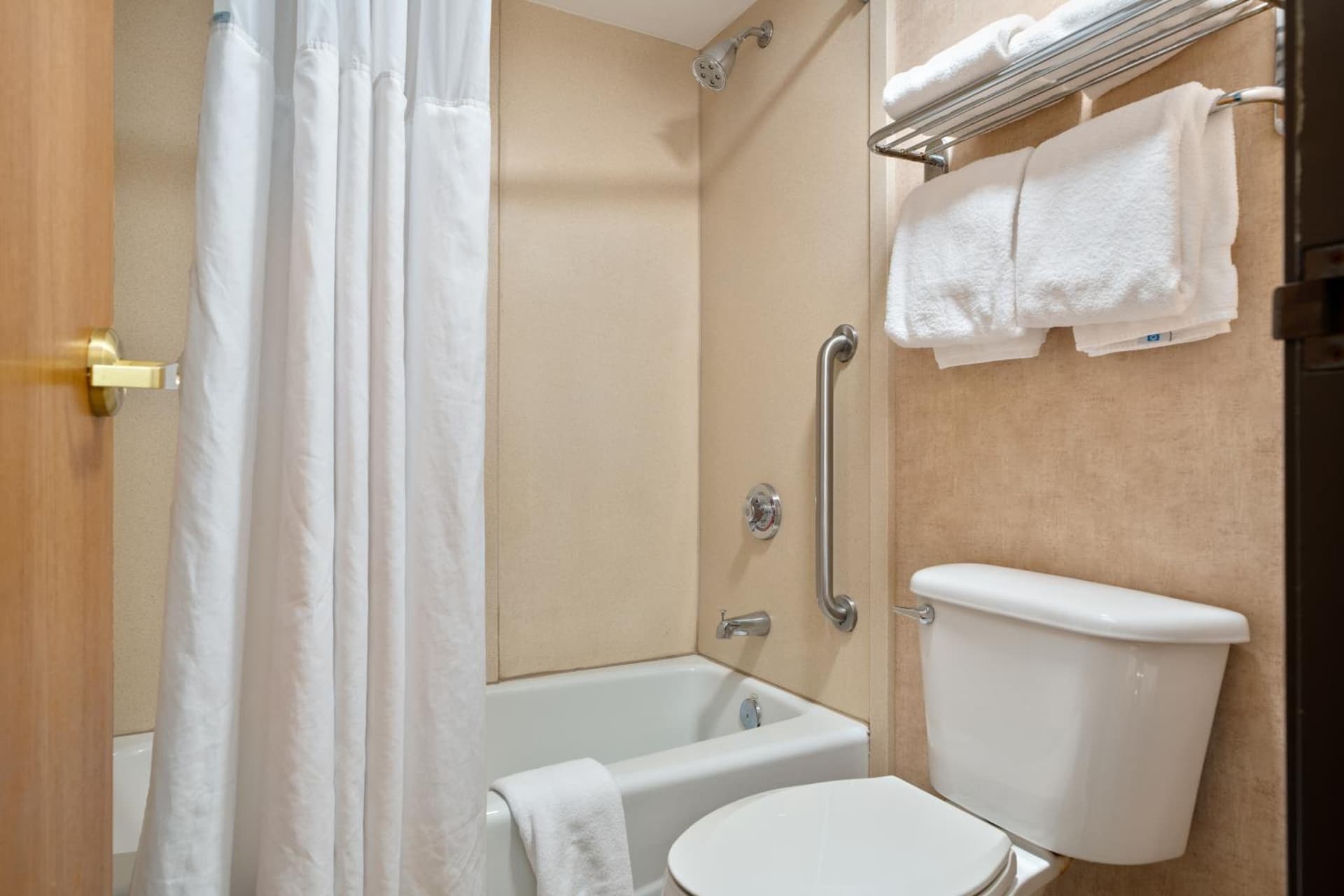 Ramada by Wyndham Sioux Falls Airport - Waterpark Resort & Event Center gallery photo in Sioux Falls, SD — image 166