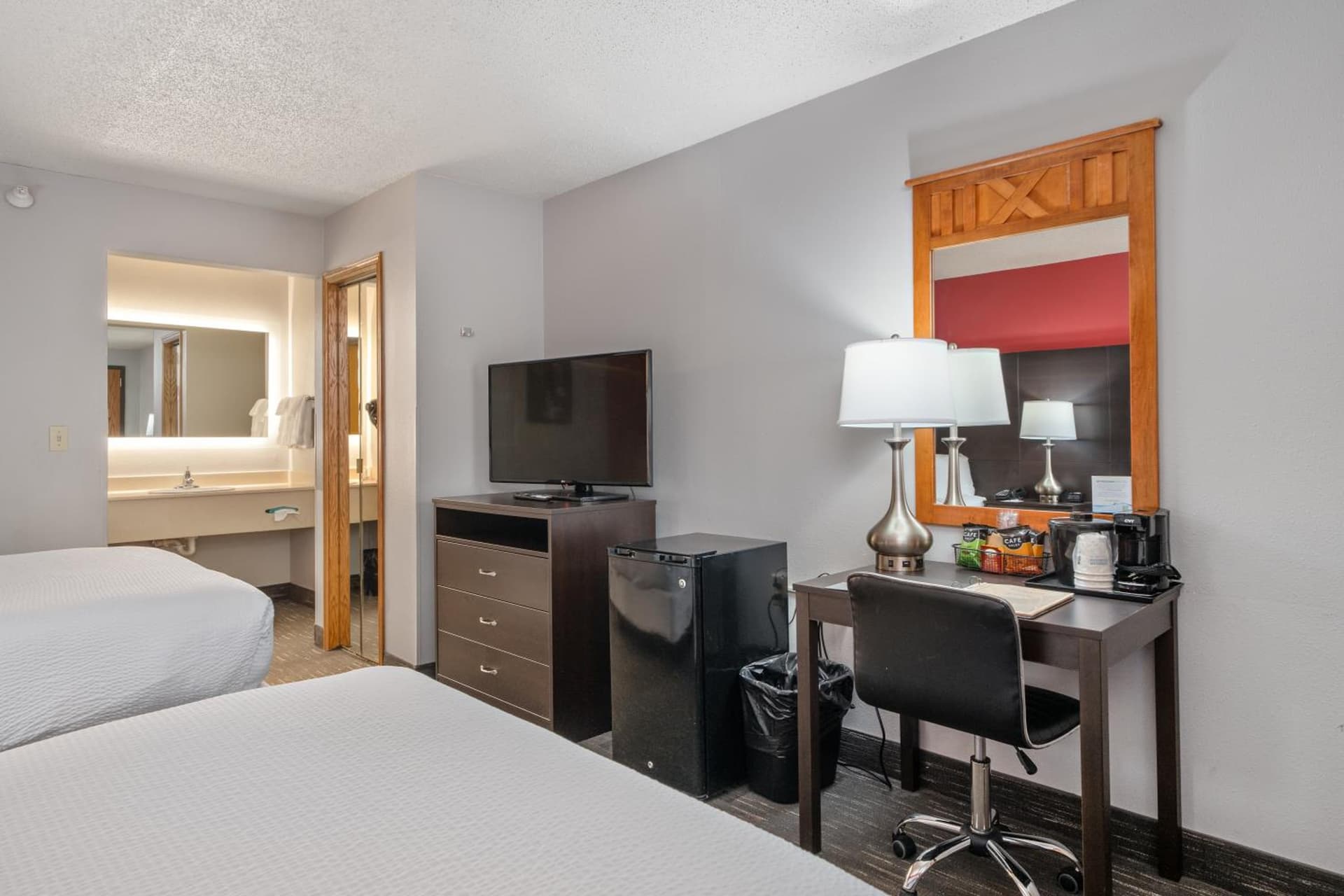 Ramada by Wyndham Sioux Falls Airport - Waterpark Resort & Event Center gallery photo in Sioux Falls, SD — image 74