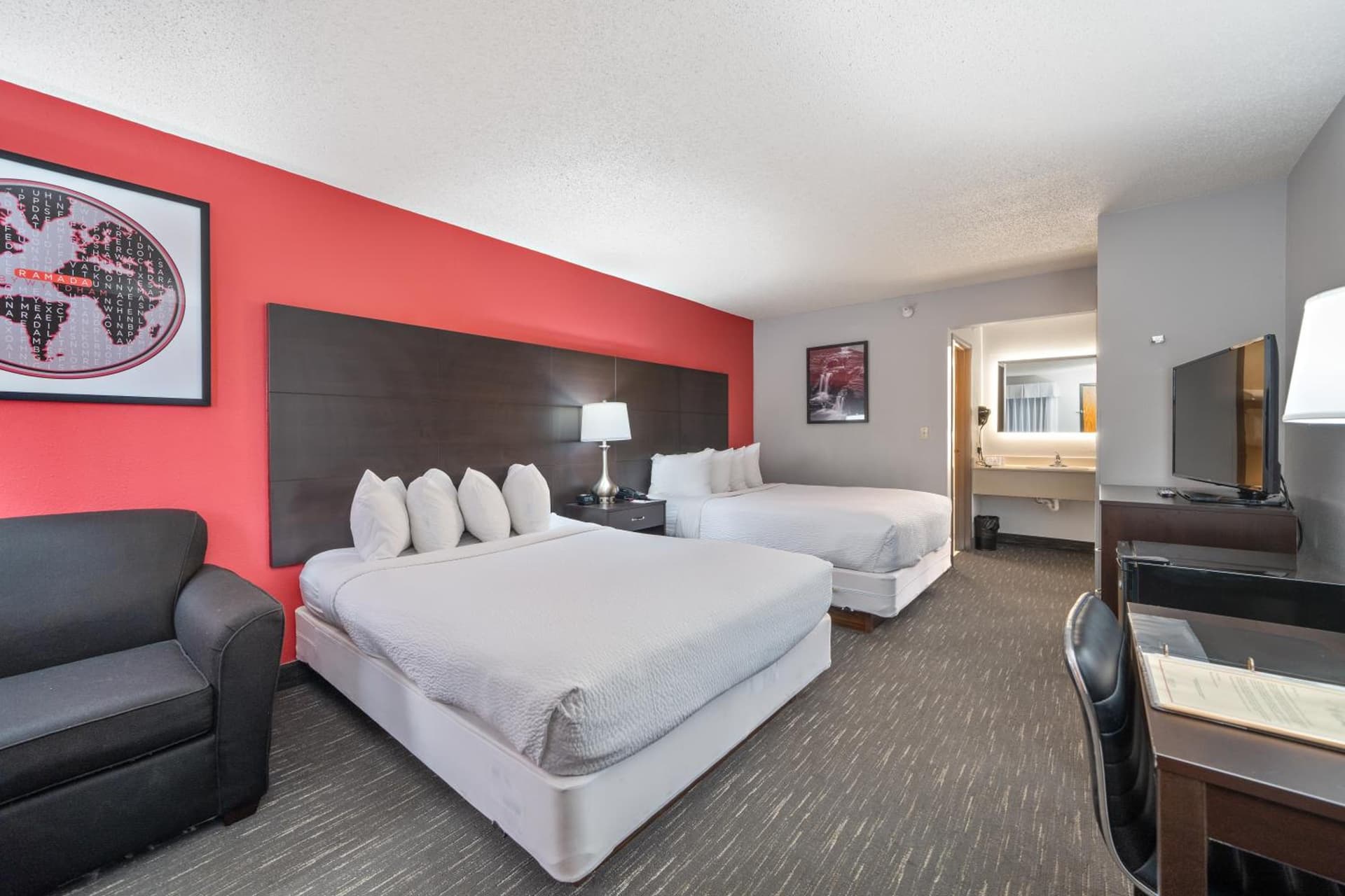 Ramada by Wyndham Sioux Falls Airport - Waterpark Resort & Event Center gallery photo in Sioux Falls, SD — image 9