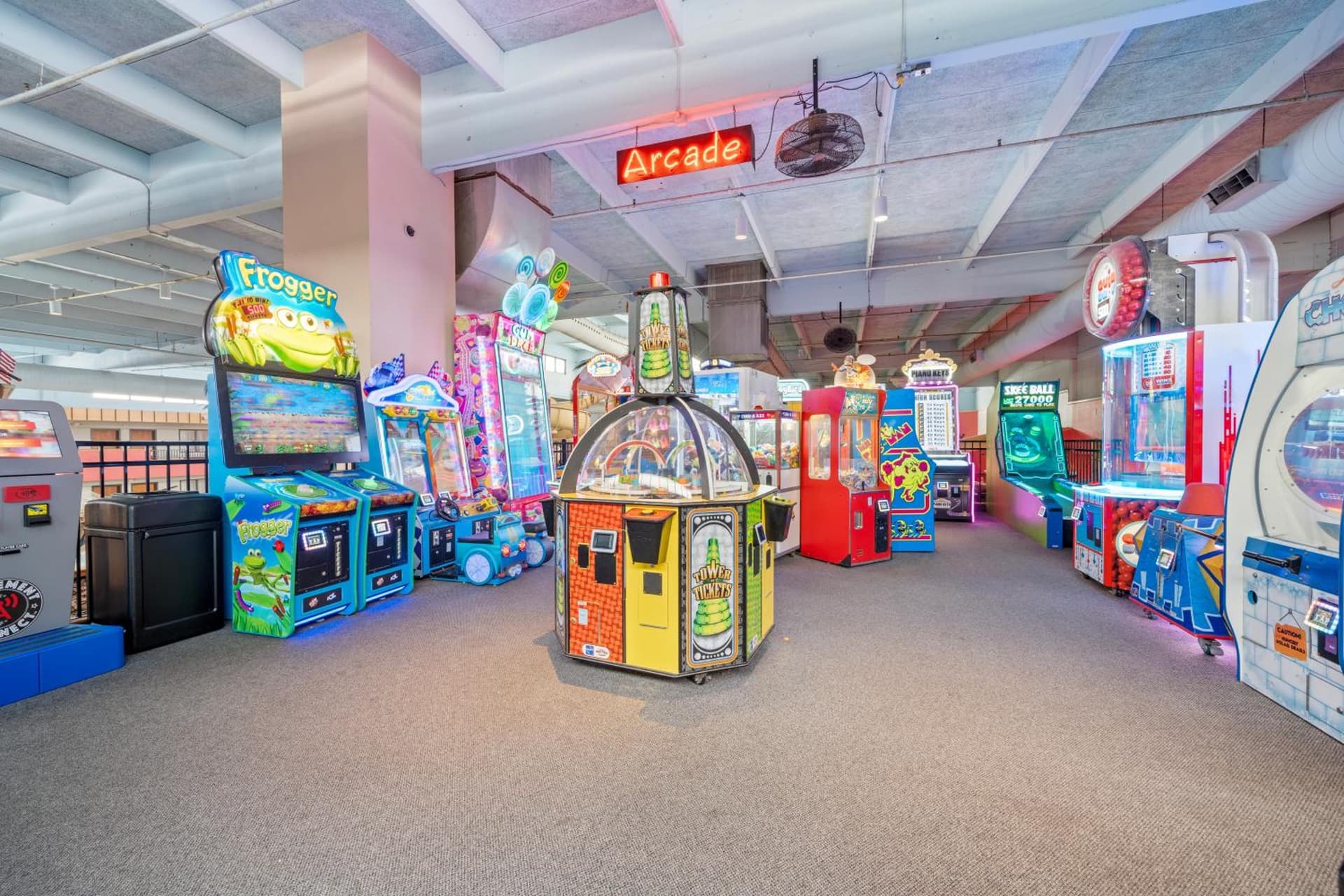 Ramada by Wyndham Sioux Falls Airport - Waterpark Resort & Event Center gallery photo in Sioux Falls, SD — image 135
