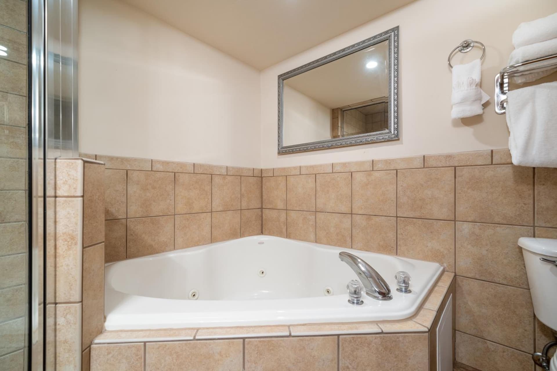 Ramada by Wyndham Sioux Falls Airport - Waterpark Resort & Event Center gallery photo in Sioux Falls, SD — image 126