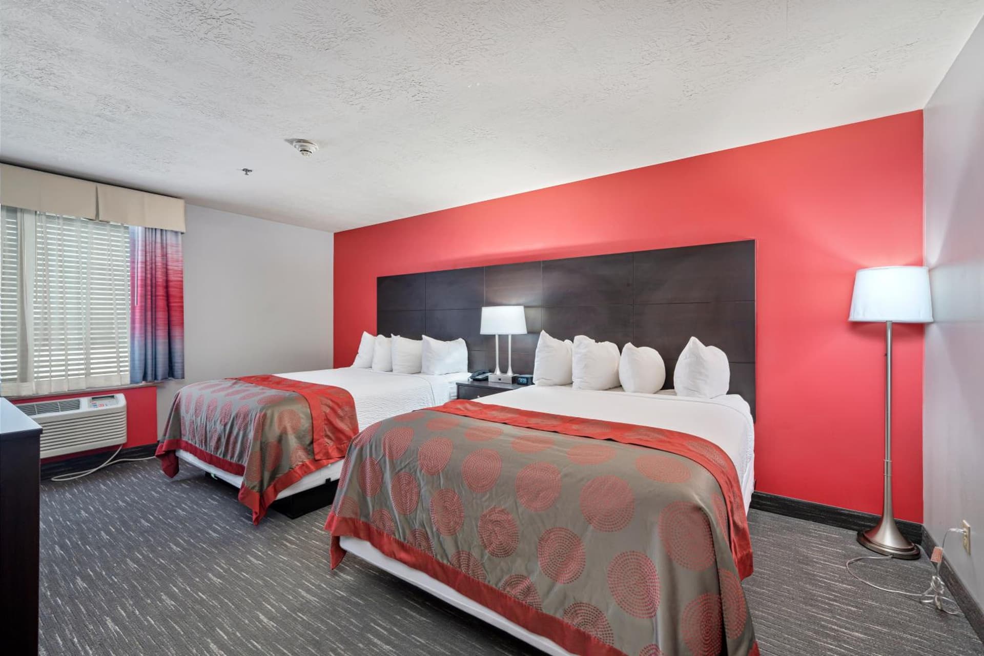 Ramada by Wyndham Sioux Falls Airport - Waterpark Resort & Event Center gallery photo in Sioux Falls, SD — image 125
