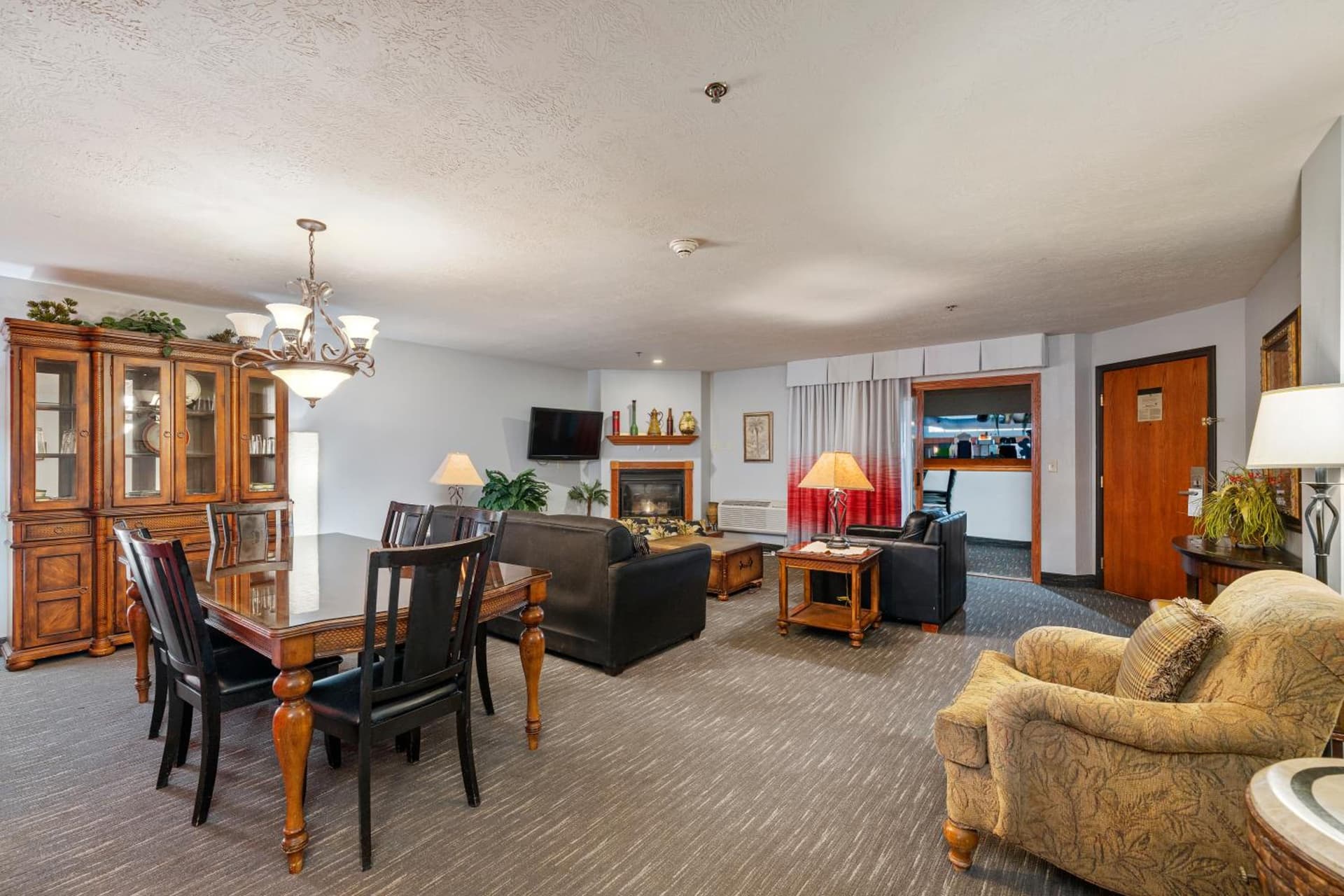Ramada by Wyndham Sioux Falls Airport - Waterpark Resort & Event Center gallery photo in Sioux Falls, SD — image 17