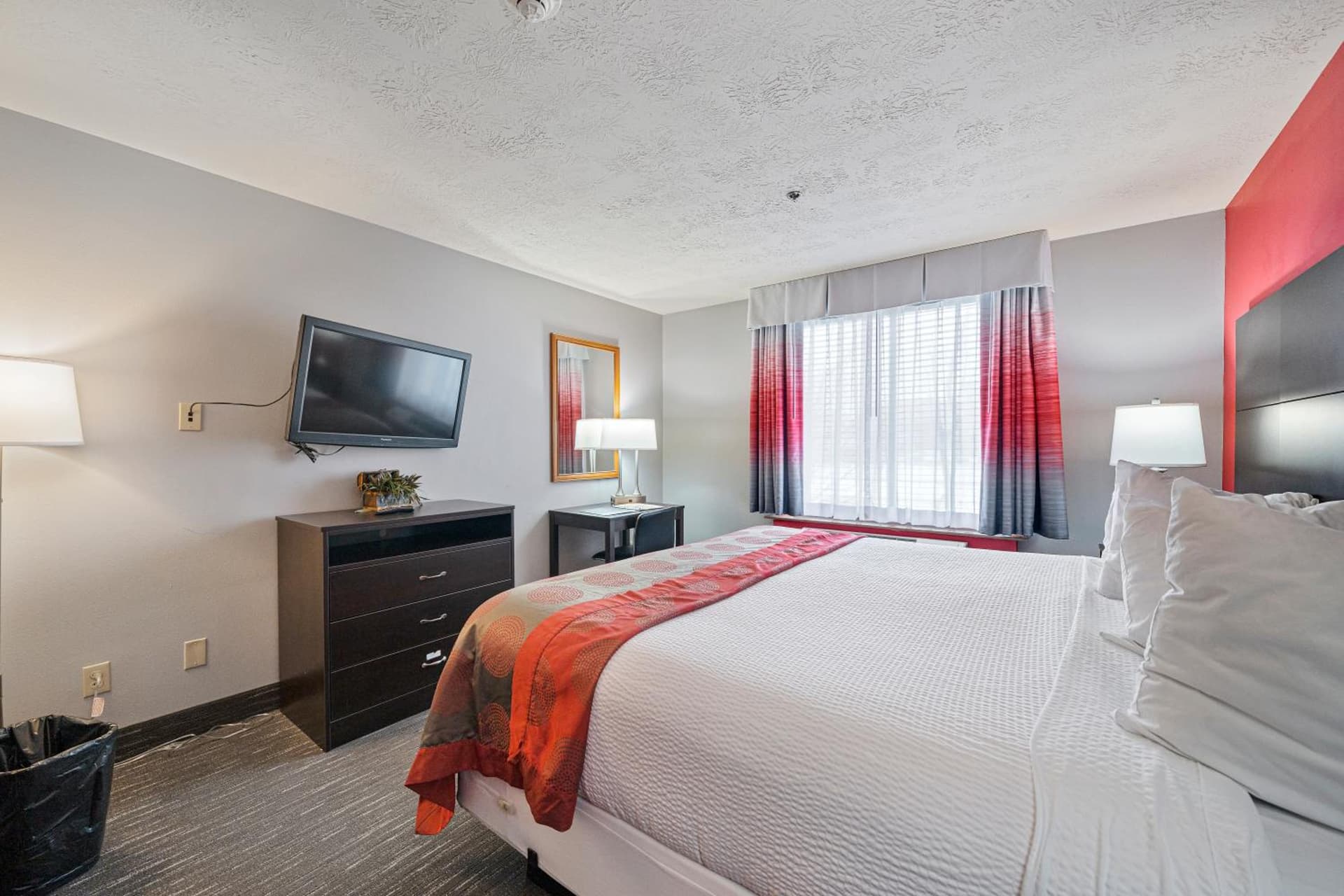 Ramada by Wyndham Sioux Falls Airport - Waterpark Resort & Event Center gallery photo in Sioux Falls, SD — image 136
