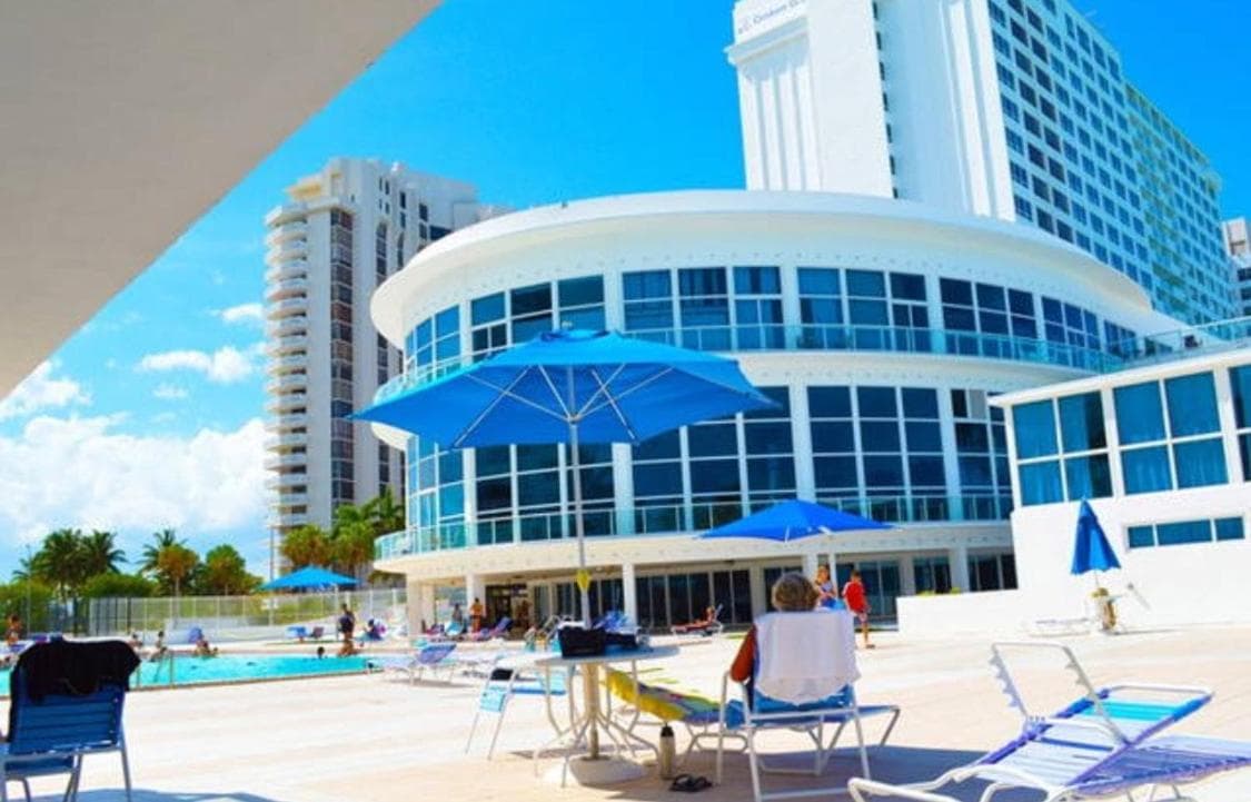 11th Miami Beach - Ocean View -Free Valet Parking interior in Miami Beach, FL — gallery photo 2