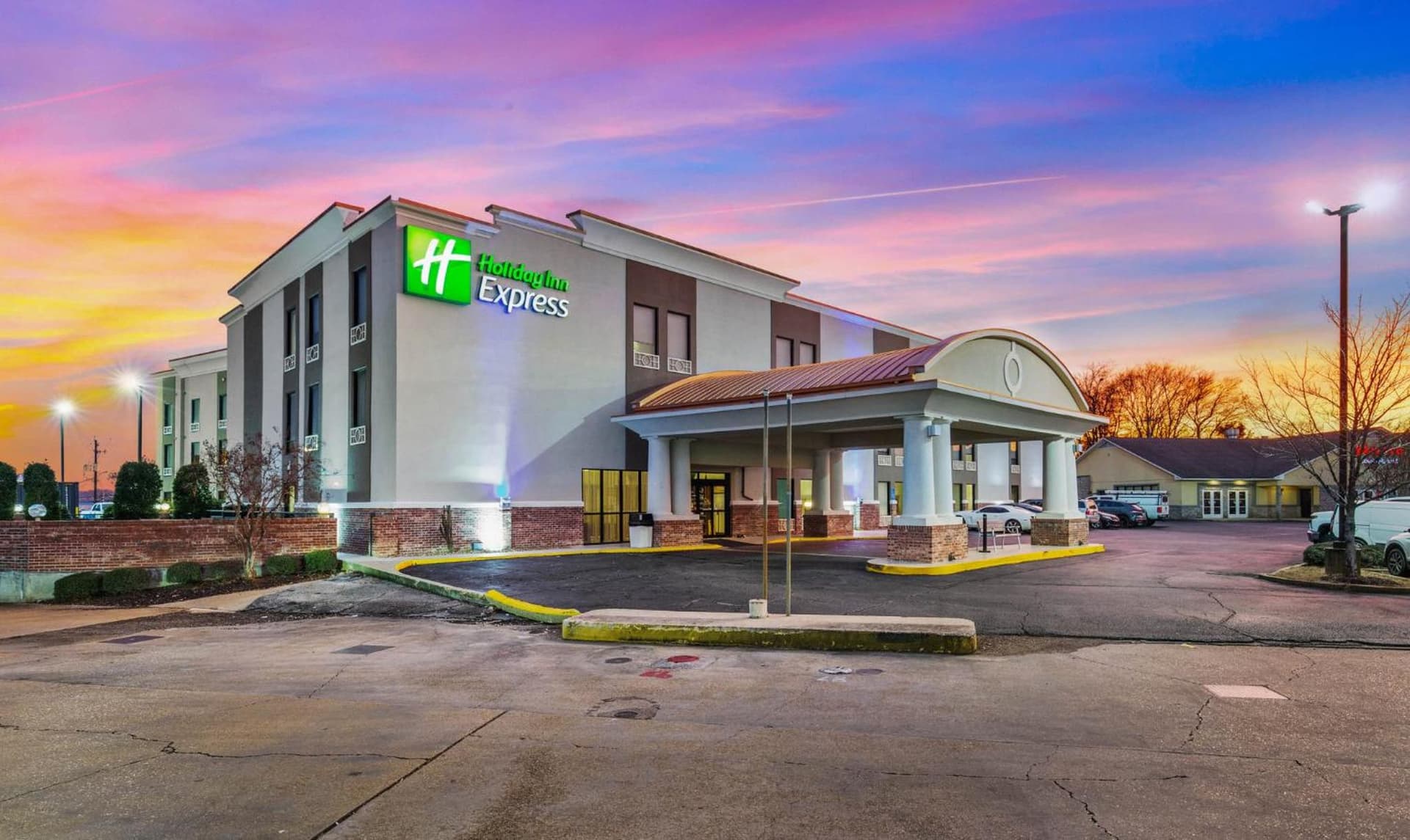 Holiday Inn Express New Albany by IHG featured exterior or lobby in New Albany, MS — similar hotel