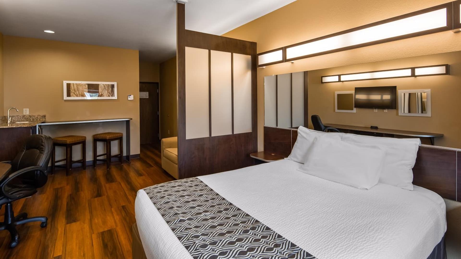 SureStay Plus Hotel by Best Western Buckhannon interior in Buckhannon, WV — gallery photo 2