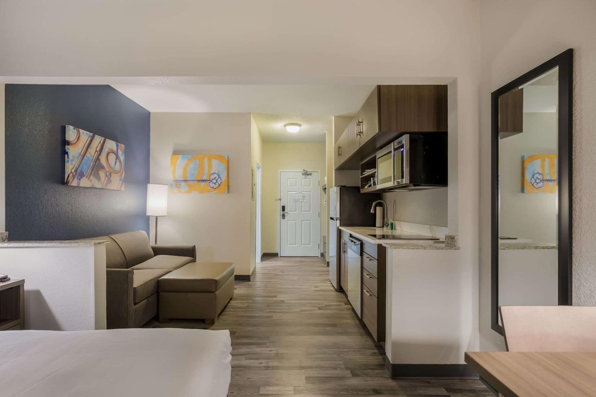 MainStay Suites Joliet I-80 gallery photo in Joliet, IL — image 14