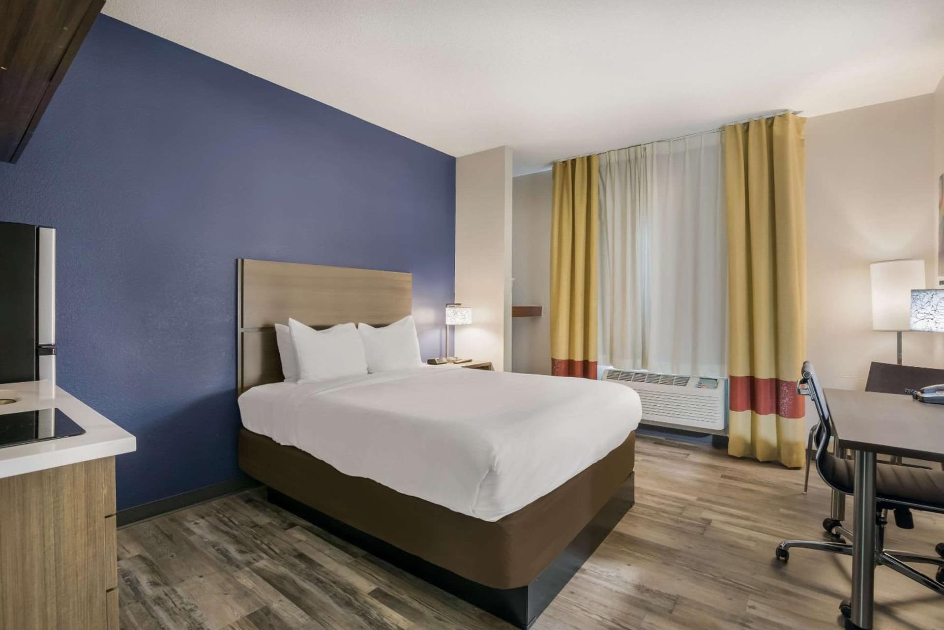 MainStay Suites Joliet I-80 gallery photo in Joliet, IL — image 23