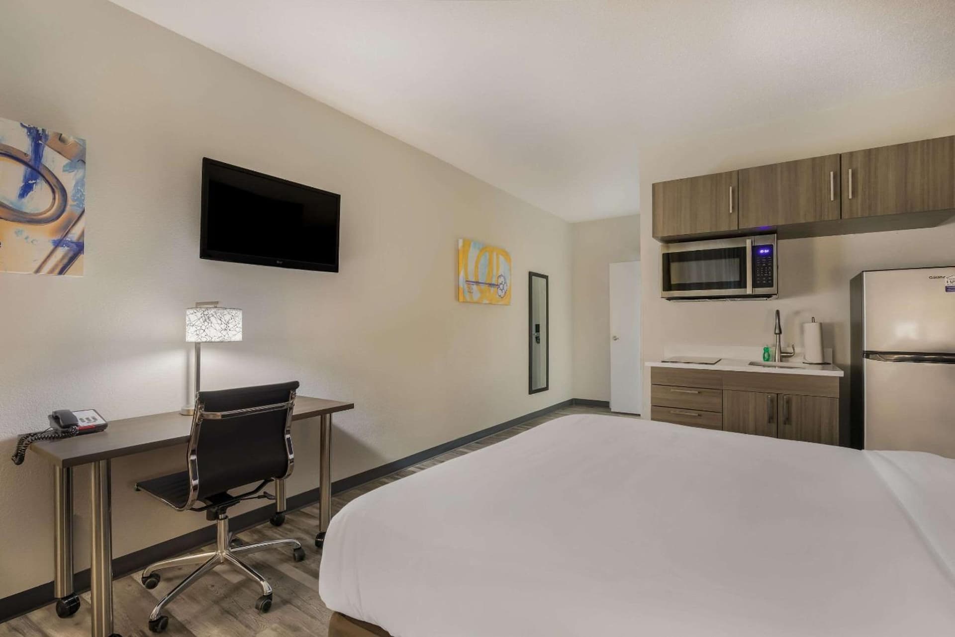 MainStay Suites Joliet I-80 gallery photo in Joliet, IL — image 9
